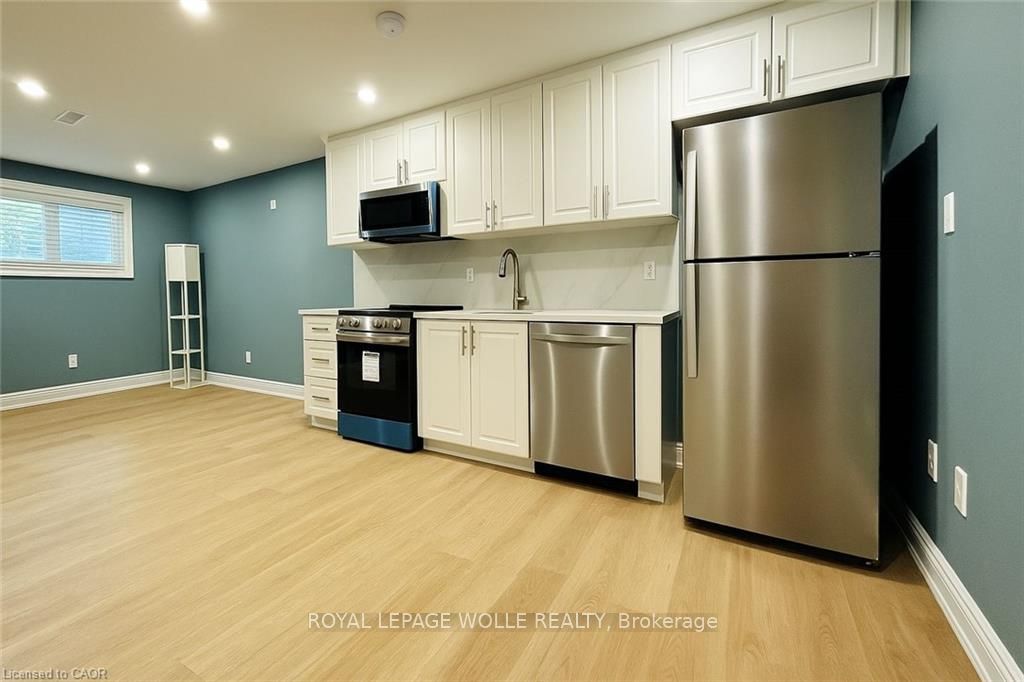 255 Pineland Place Lower, Waterloo, ON N2T 2S4 photo 3