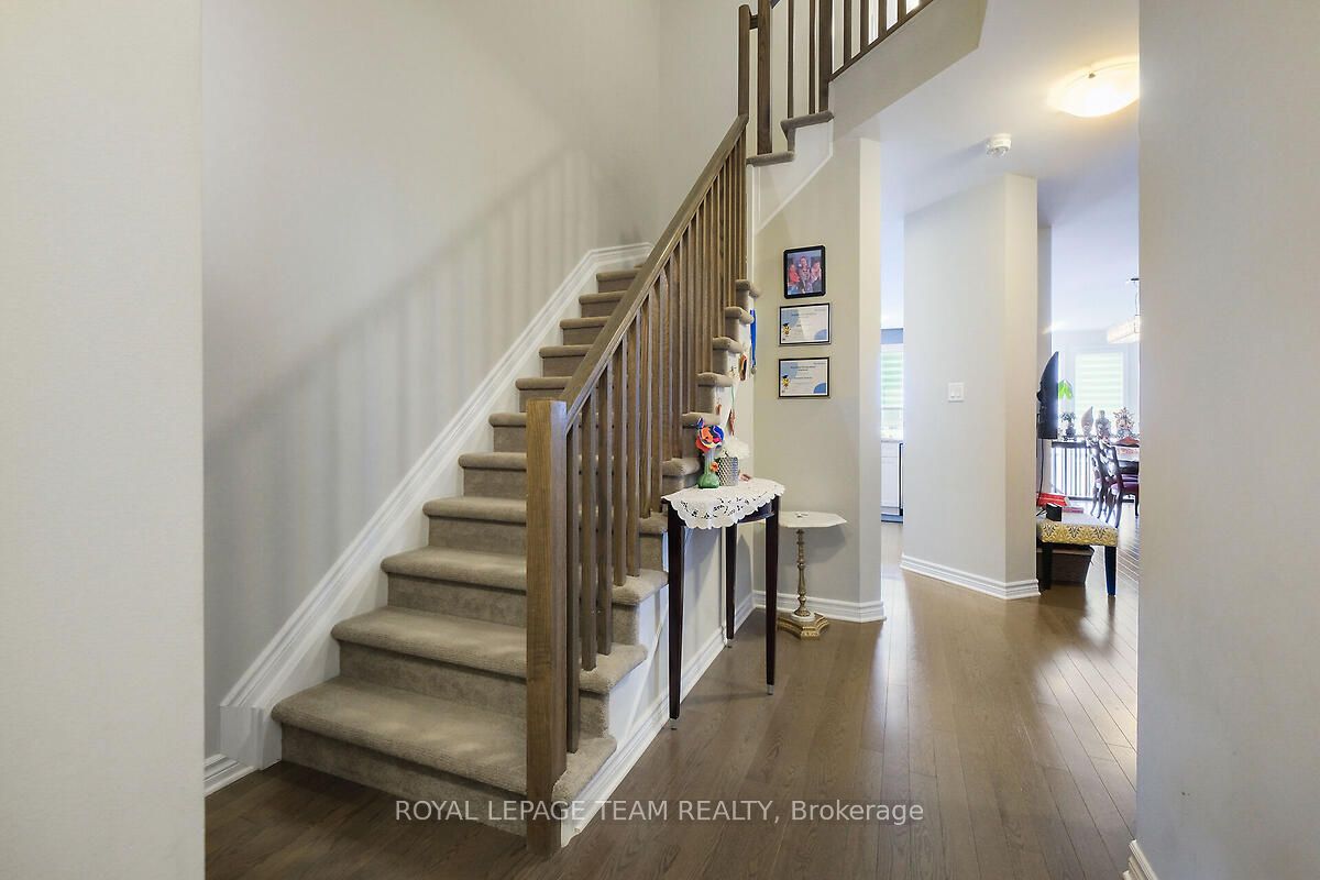253 Fergus Crescent, Barrhaven, ON K2J 3L7 photo 3
