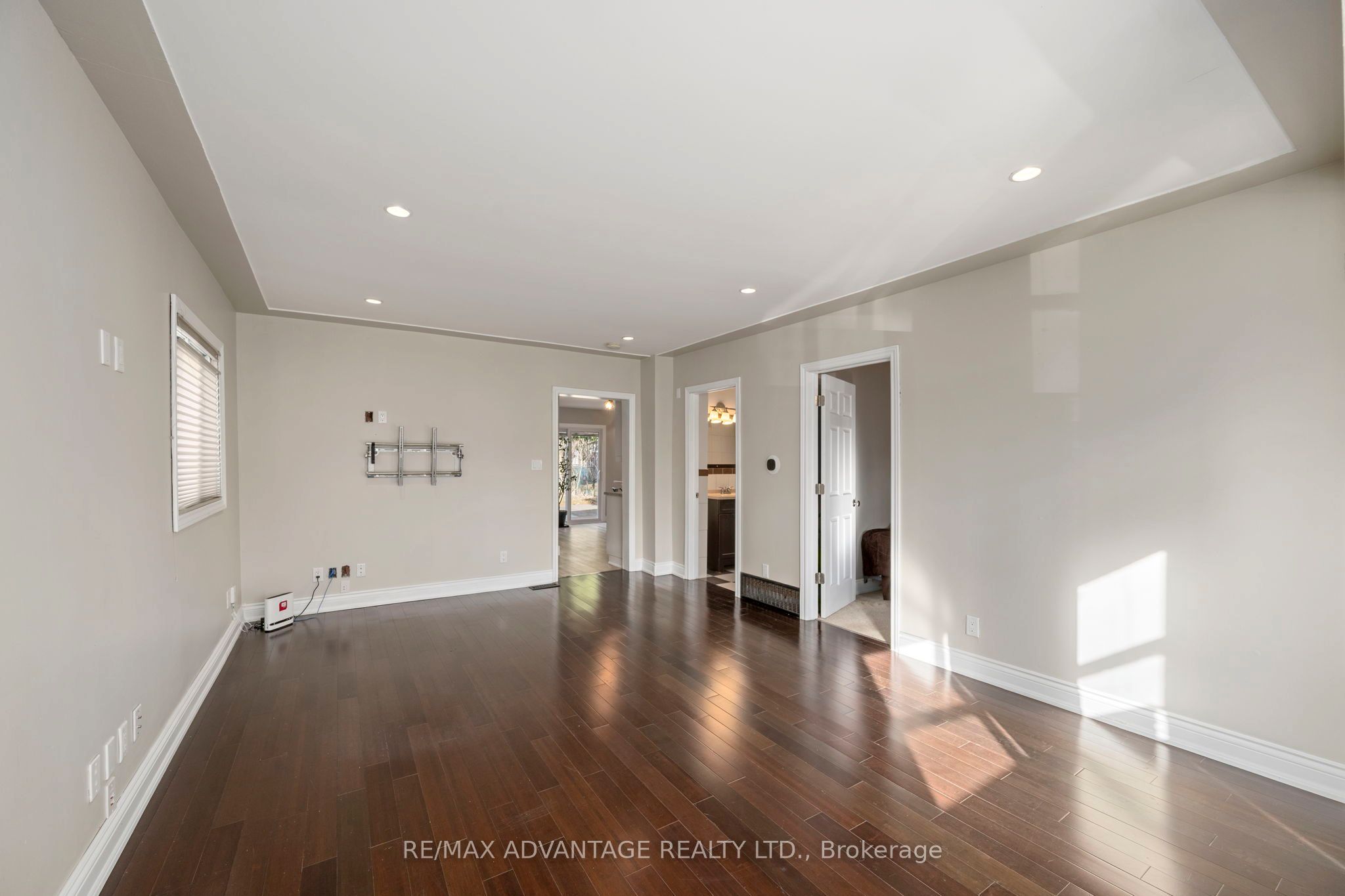 945 Colborne Street, London East, ON N6A 4A5 photo 4