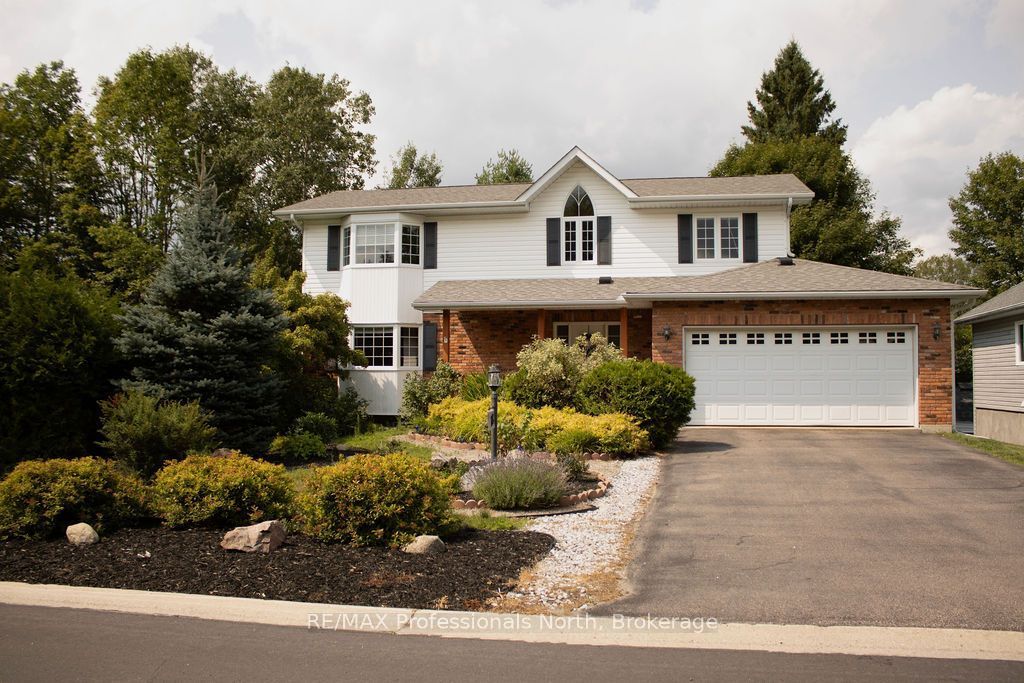 18 Heritage Crescent, Huntsville, ON P1H 1S9