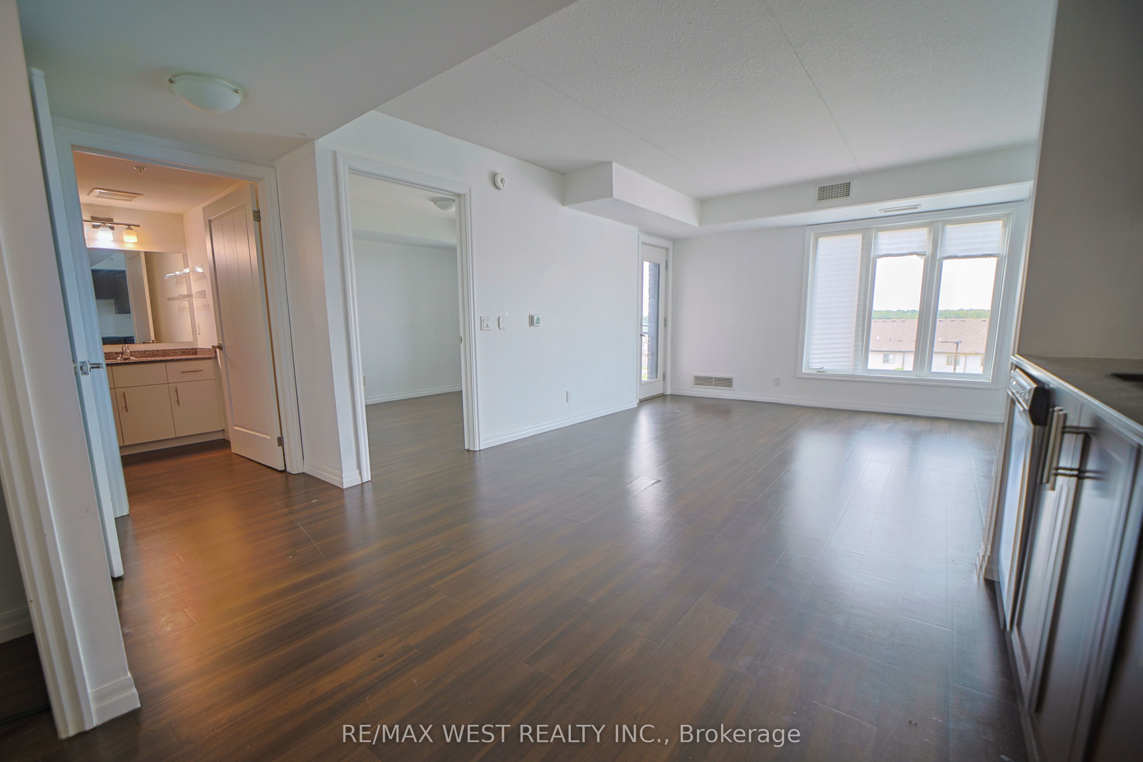 108 SUMMIT RIDGE Drive 207, Guelph, ON N1E 0P8 photo 4