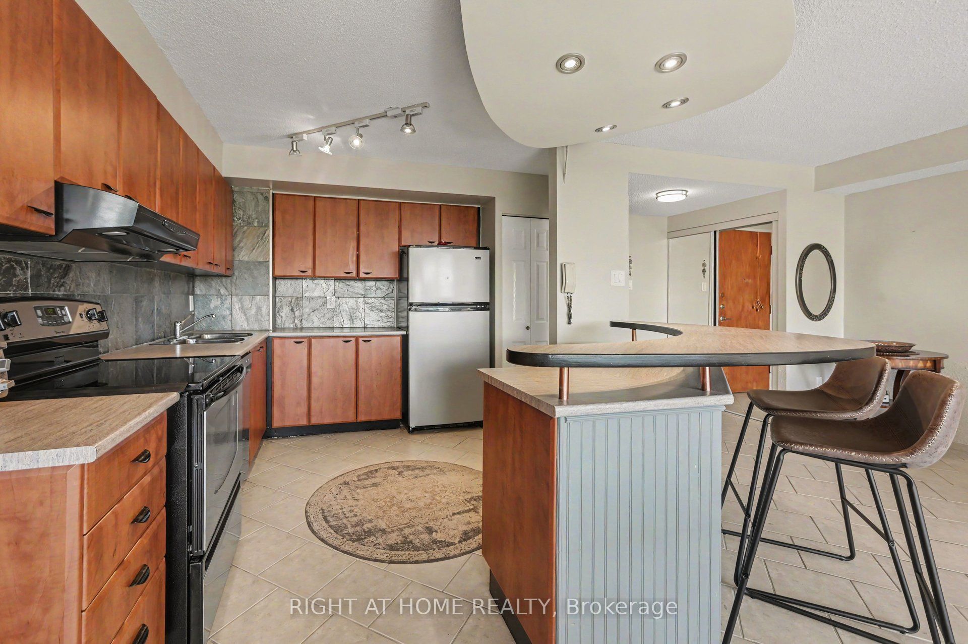 2759 Carousel Crescent N 701, Blossom Park - Airport and Area, ON K1T 2N5 photo 5