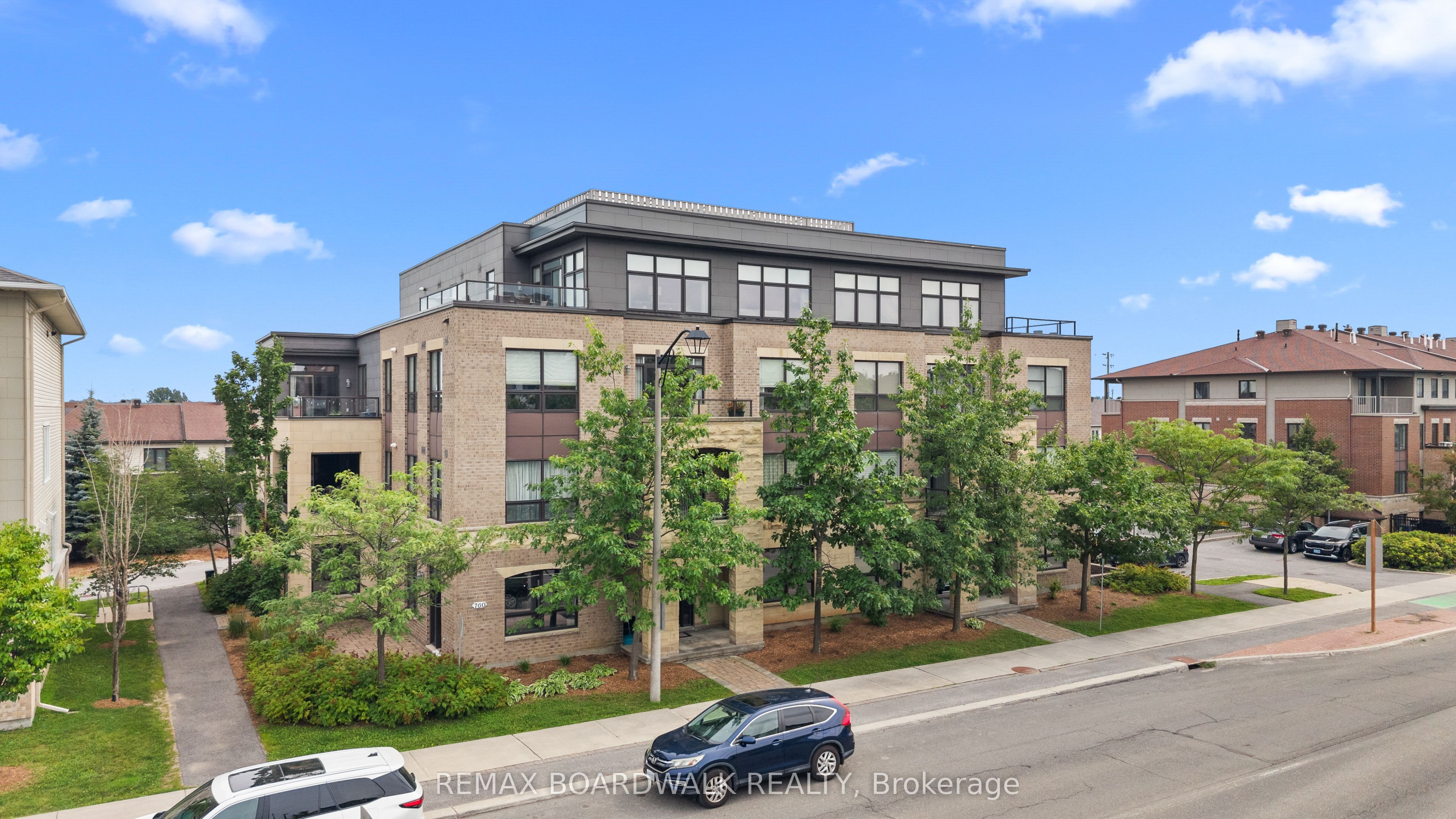 760 Chapman Mills Drive 302, Barrhaven, ON K2J 3V2 photo 2