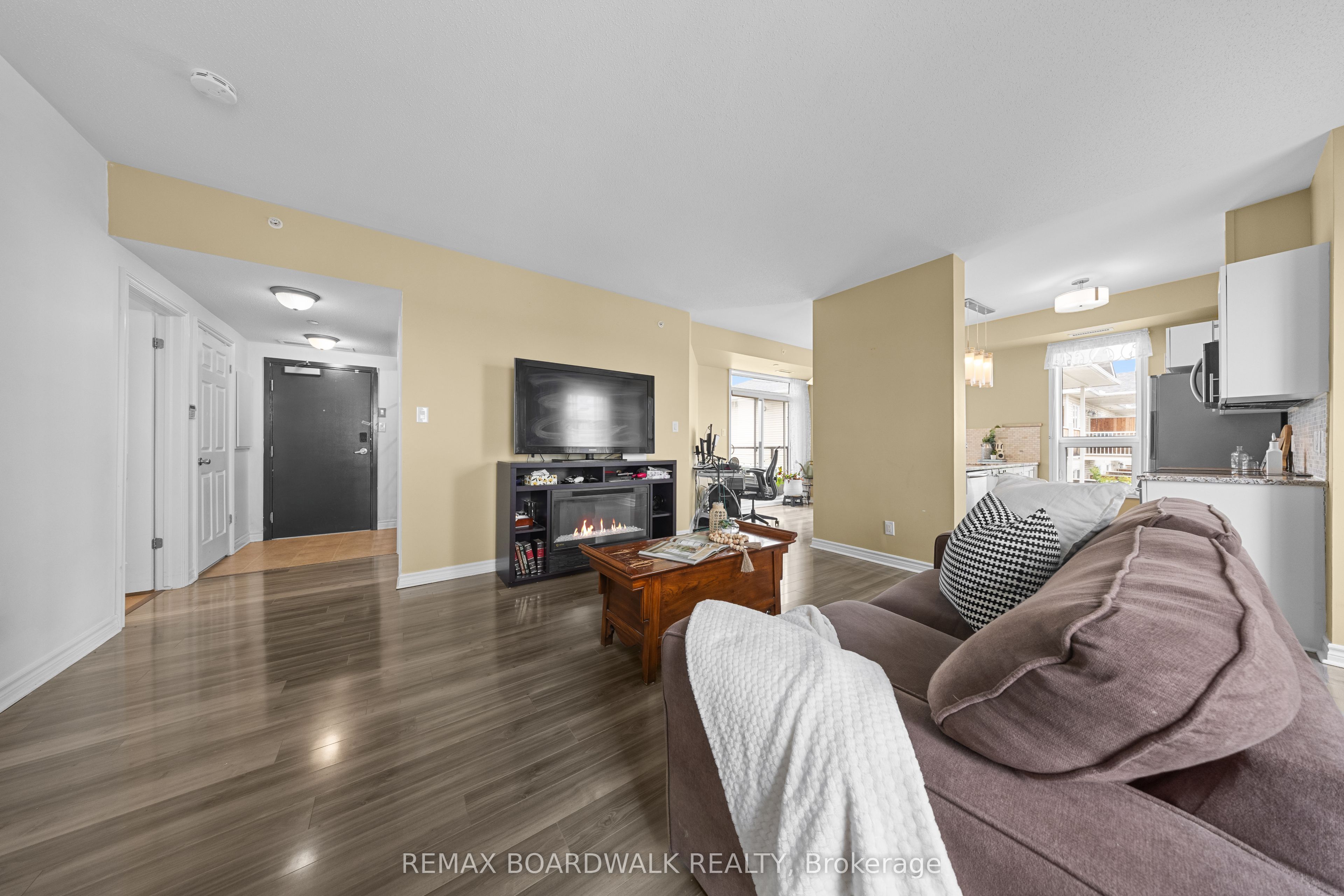 760 Chapman Mills Drive 302, Barrhaven, ON K2J 3V2 photo 4