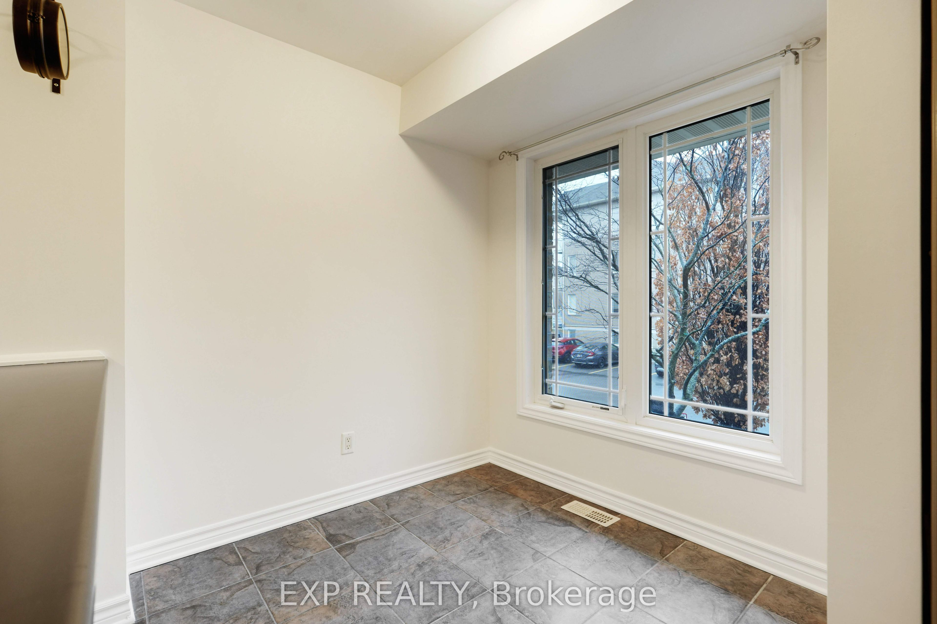201 Paseo Private 14, South of Baseline to Knoxdale, ON K2G 4N7 photo 5