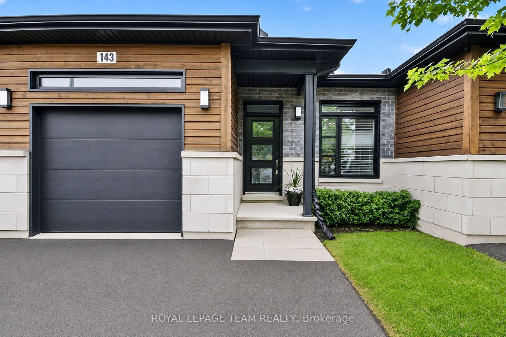 143 St Malo Place, Russell, ON K0A 1W0