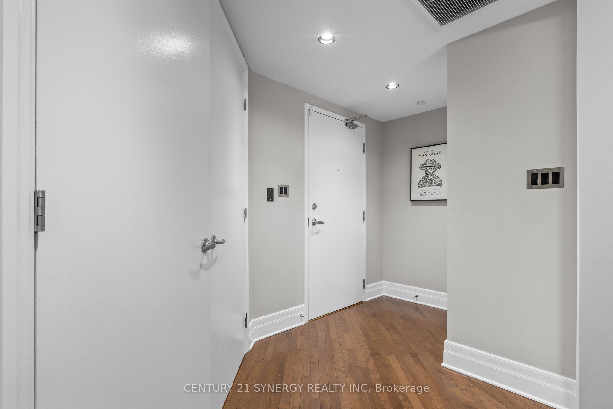 808 Bronson Avenue 312, Dows Lake - Civic Hospital and Area, ON K1S 5A4 photo 3