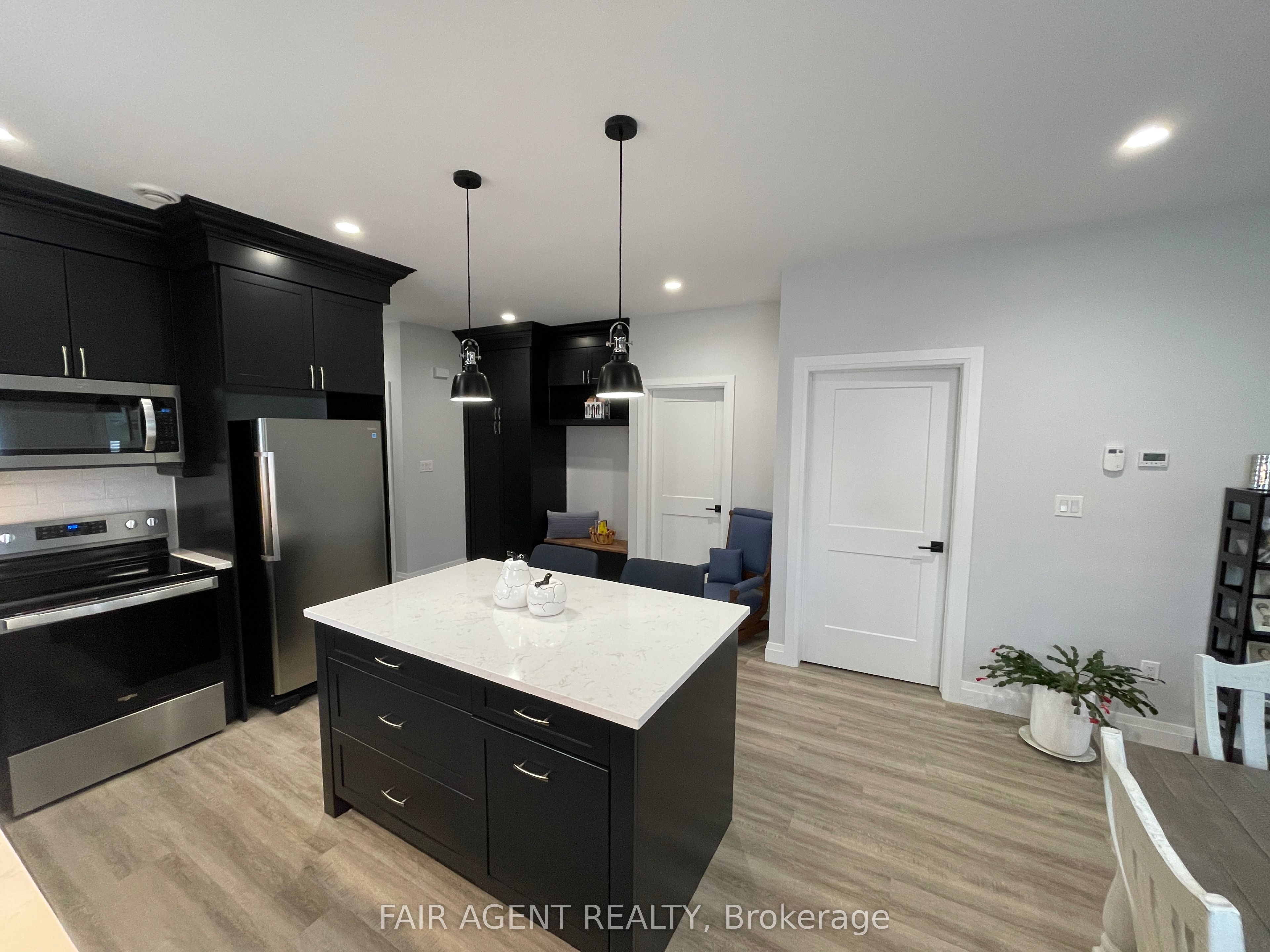 255 Albert Street 2, Huron East, ON N0G 1H0 photo 4