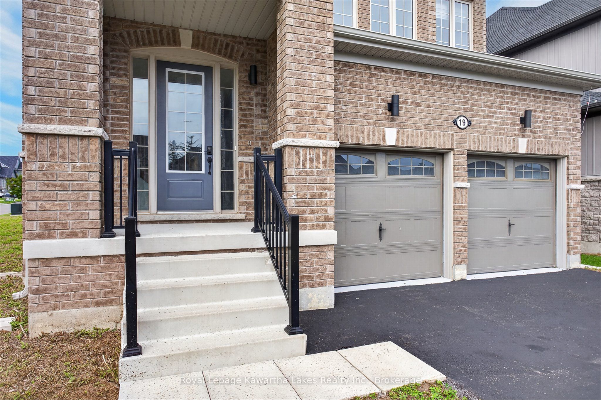 19 Hennessey Crescent, Kawartha Lakes, ON K9V 0P2 photo 2