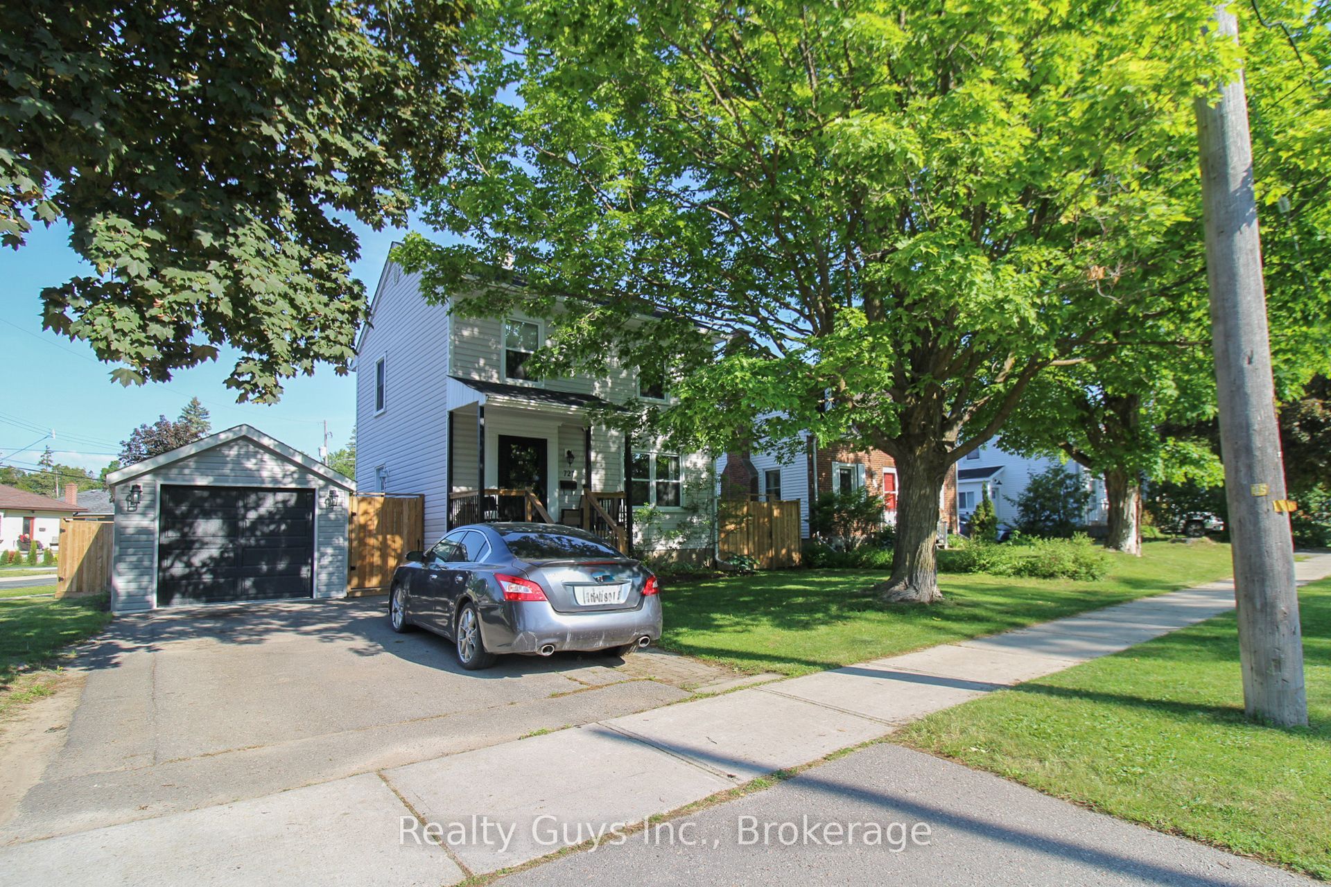 727 Chesterfield Avenue, Peterborough, ON K9H 4Y1