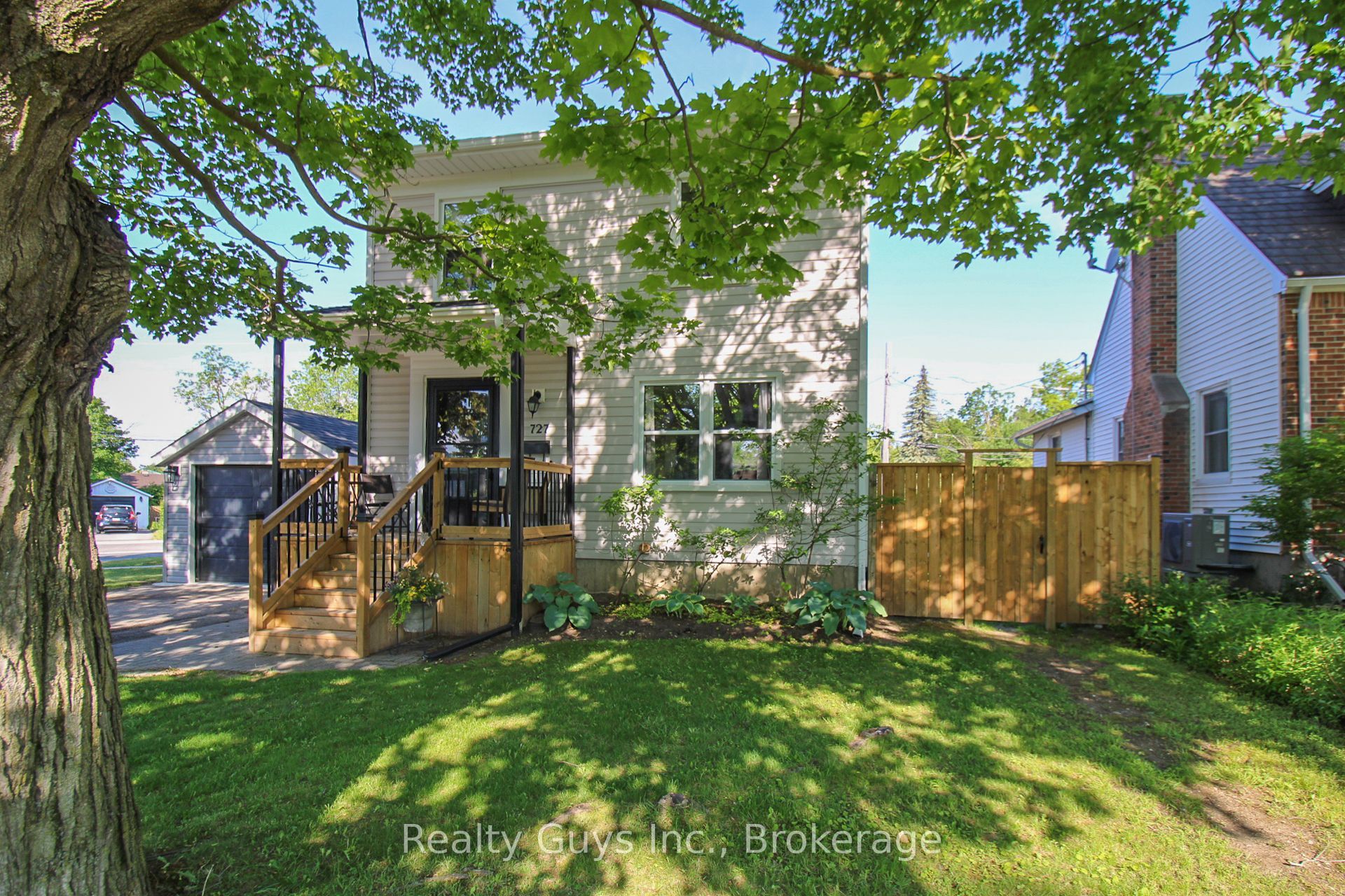 727 Chesterfield Avenue, Peterborough, ON K9H 4Y1 photo 2