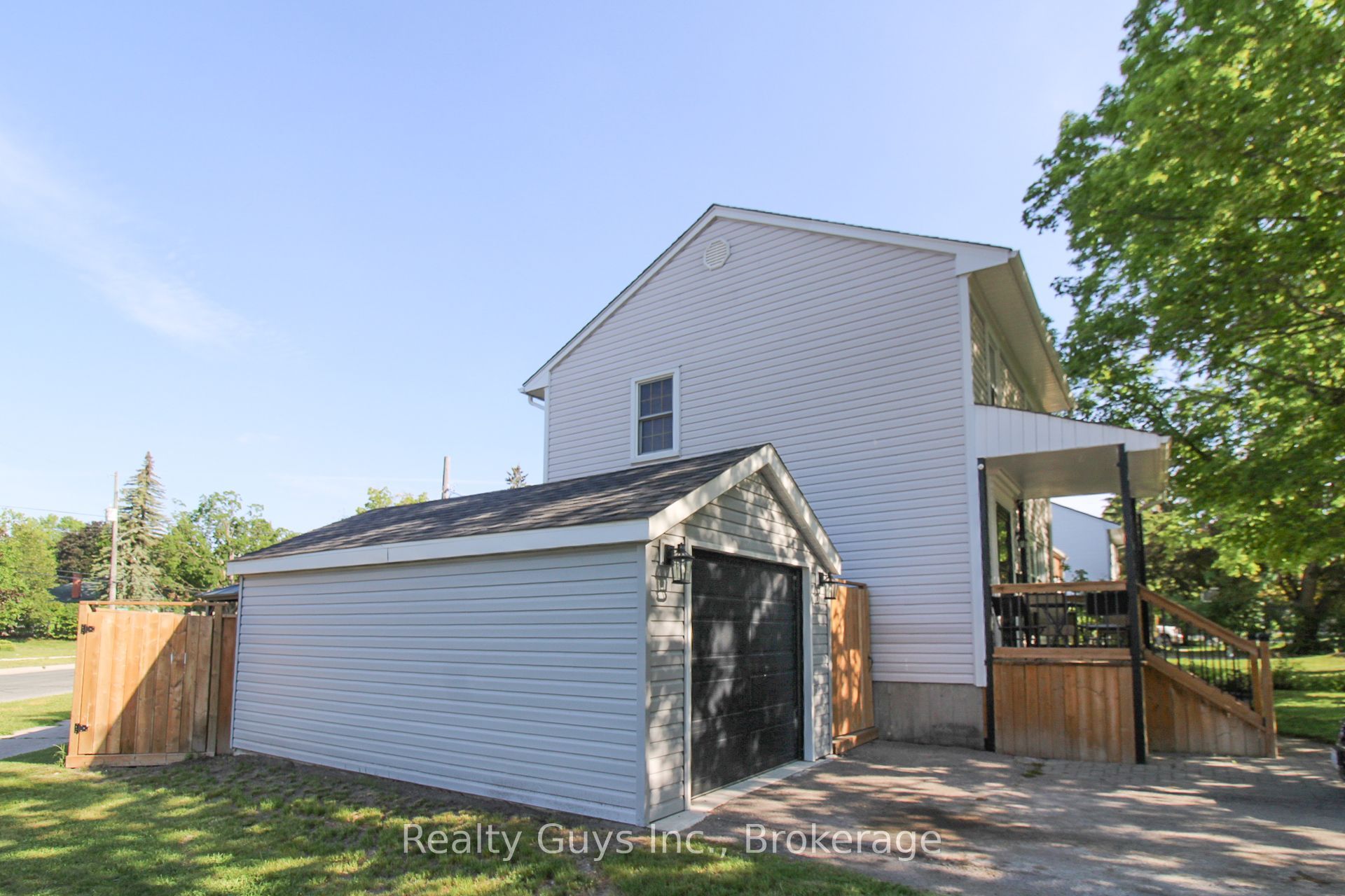 727 Chesterfield Avenue, Peterborough, ON K9H 4Y1 photo 3