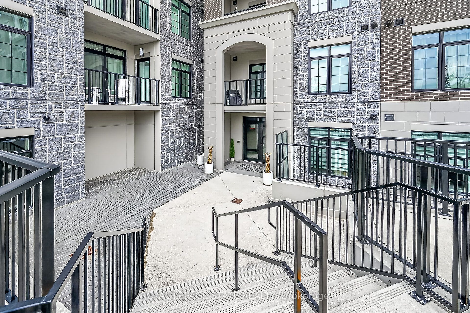 153 Wilson Street W 310, Hamilton, ON L9G 1N4
