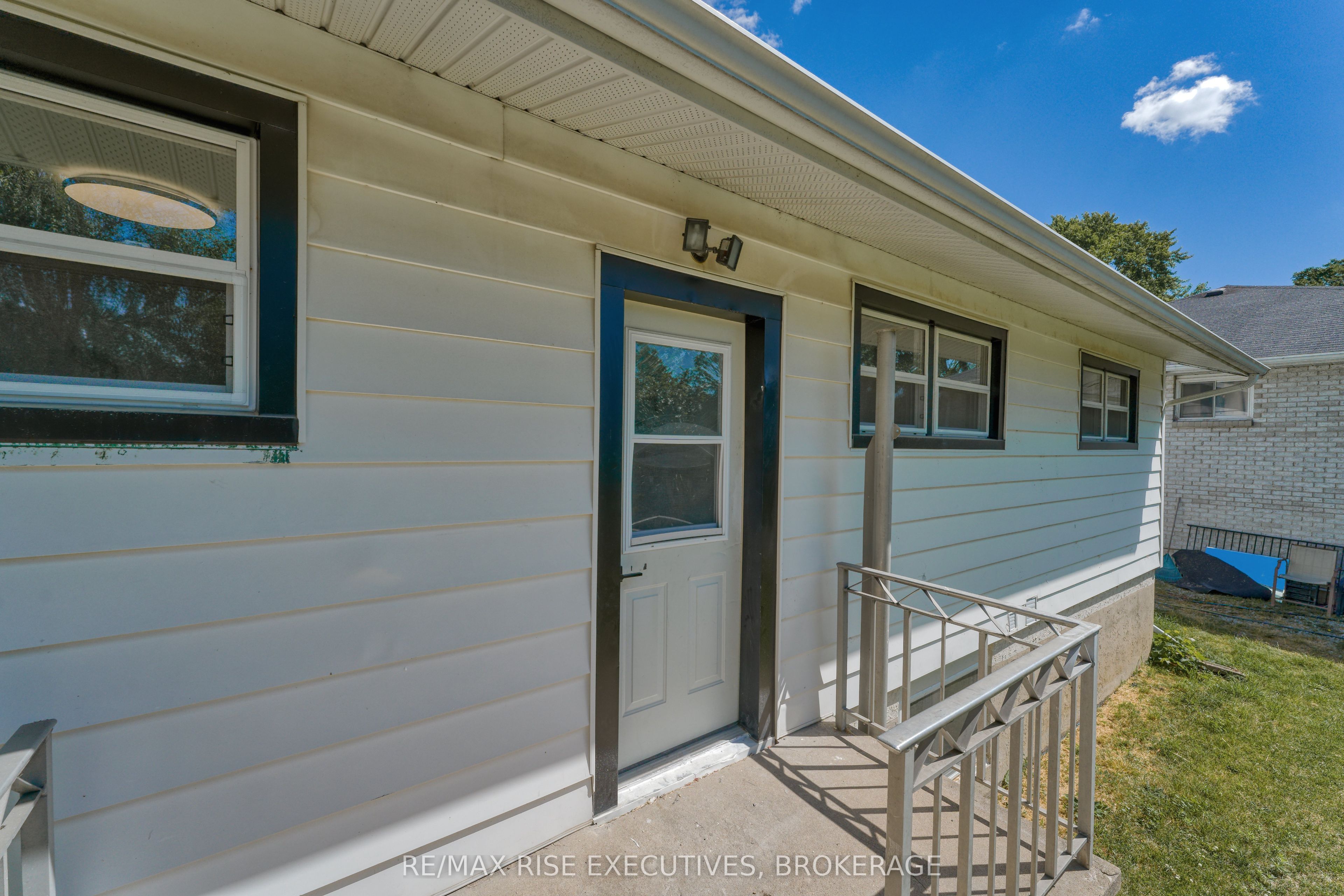 1640 Mary Street 2, Kingston, ON K7M 5J1 photo 2