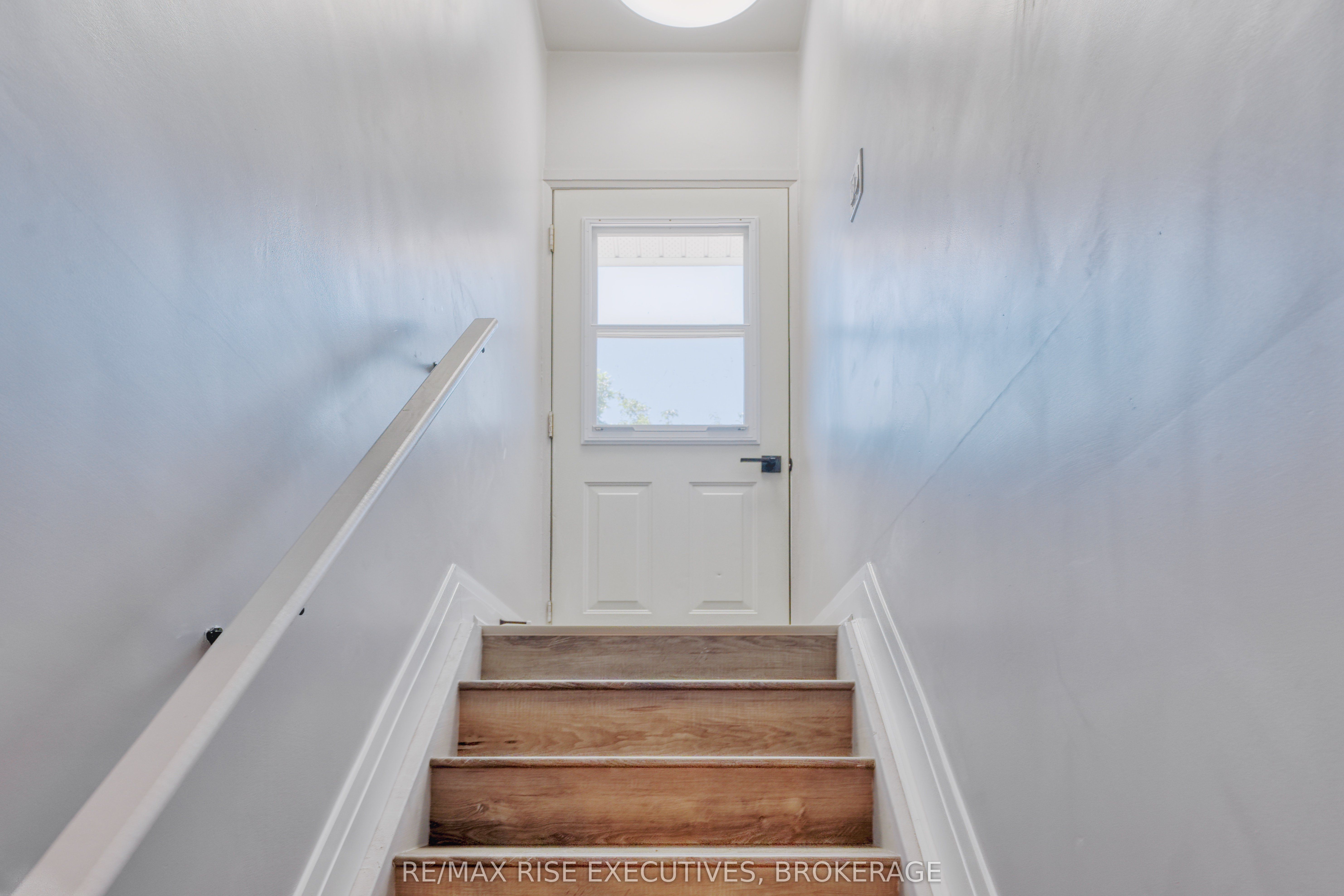 1640 Mary Street 2, Kingston, ON K7M 5J1 photo 3