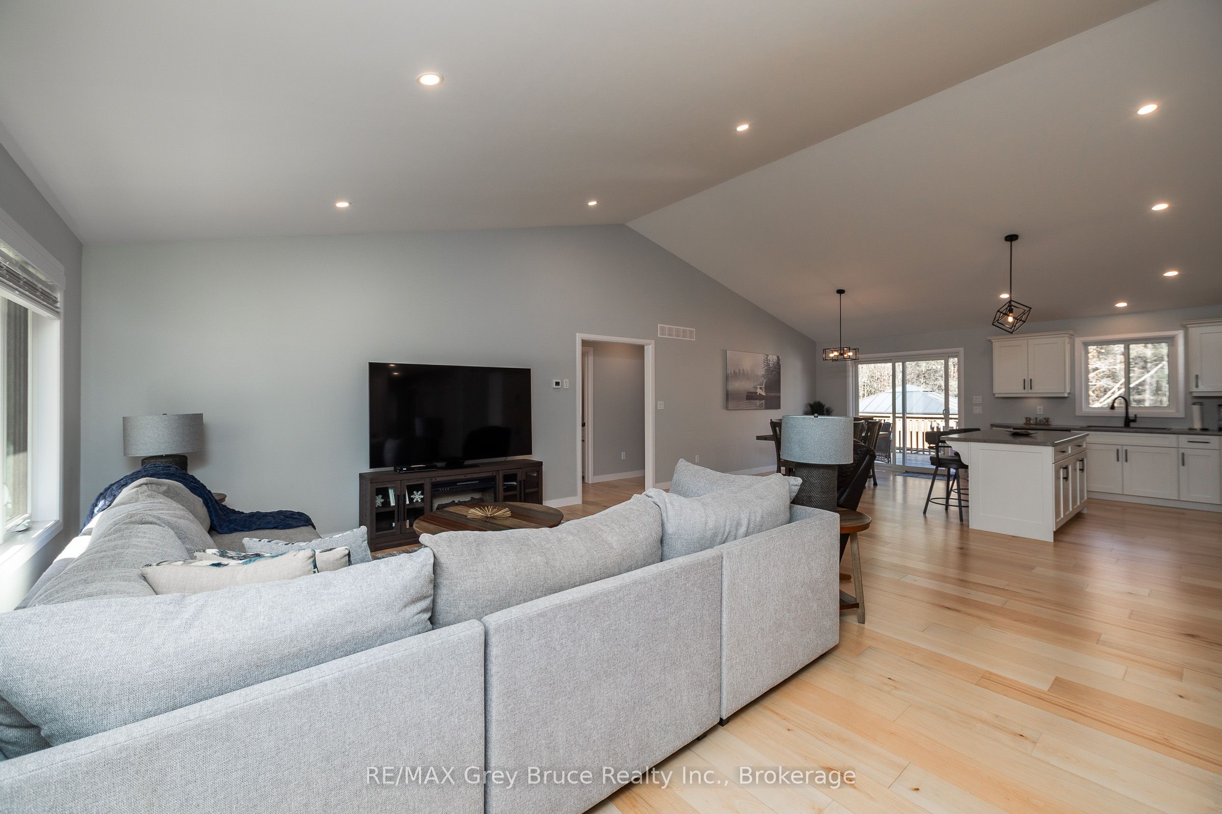 611 Sixth Street N, South Bruce Peninsula, ON N0H 2G0 photo 3