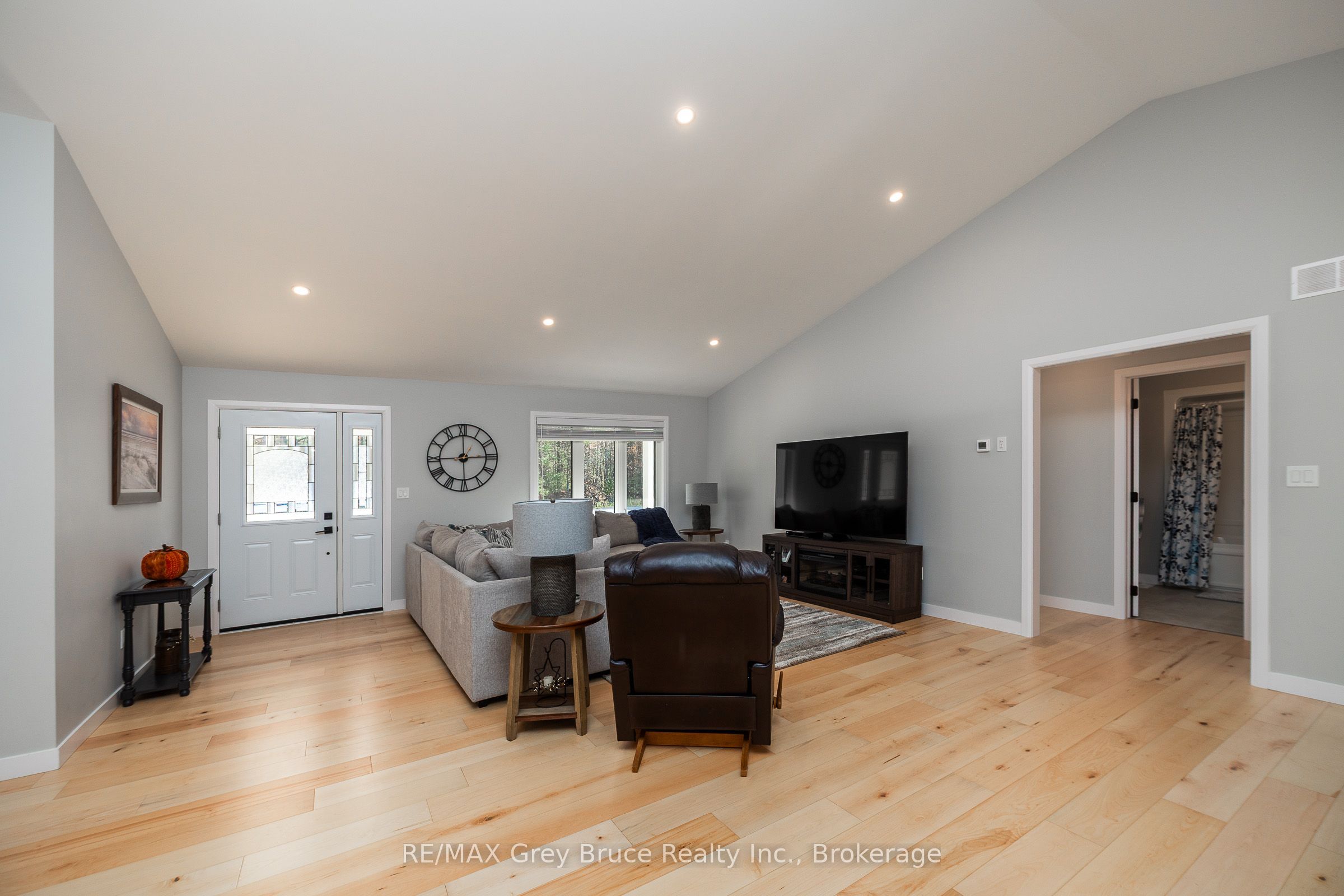 611 Sixth Street N, South Bruce Peninsula, ON N0H 2G0 photo 5