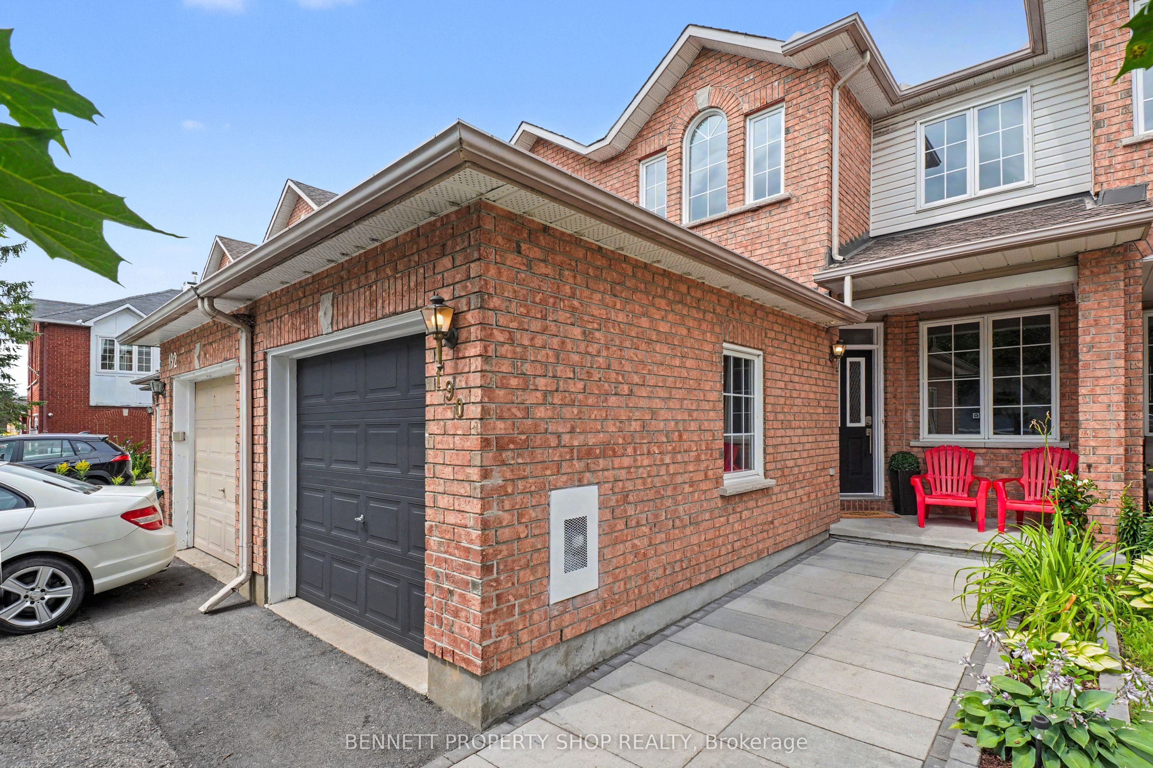 190 Forestglade Crescent, Hunt Club - South Keys and Area, ON K1G 6A7 photo 2
