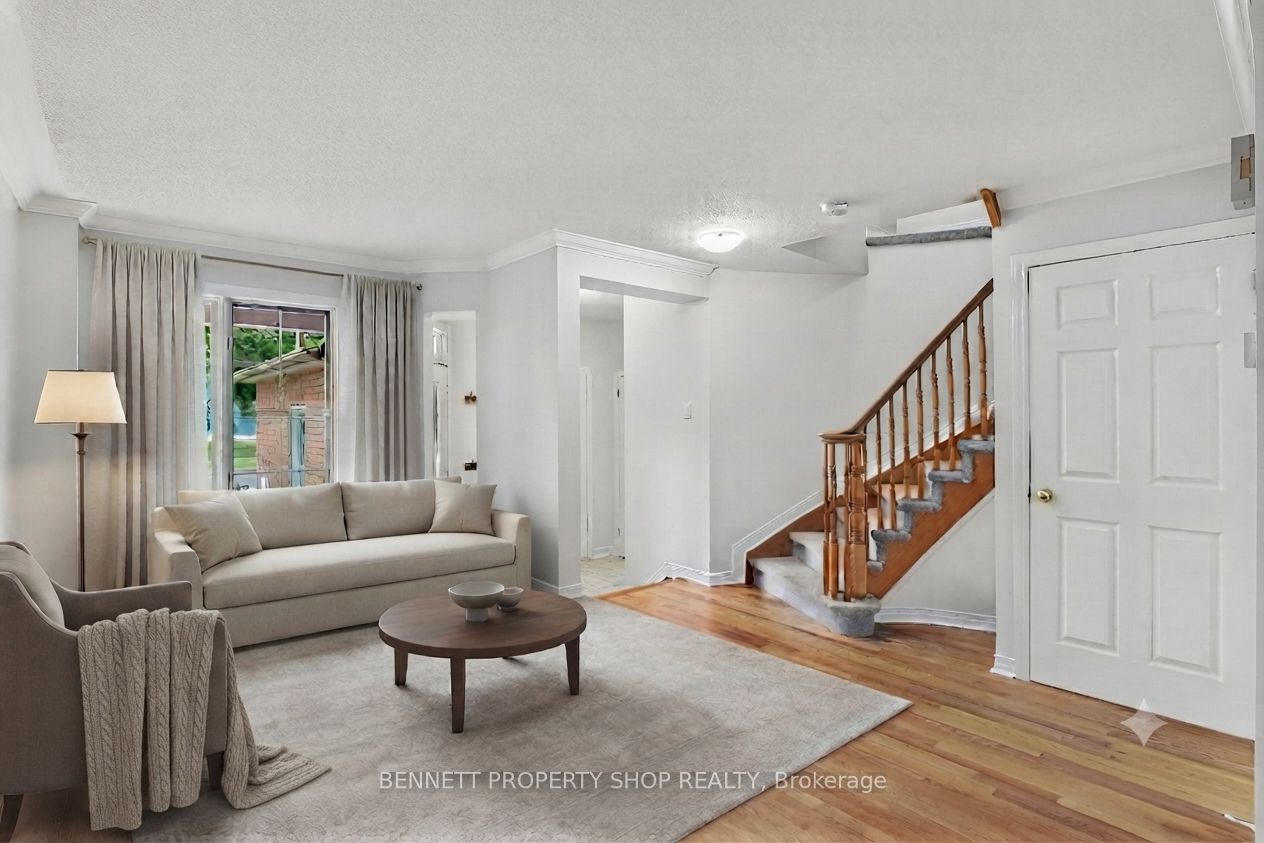 190 Forestglade Crescent, Hunt Club - South Keys and Area, ON K1G 6A7 photo 3