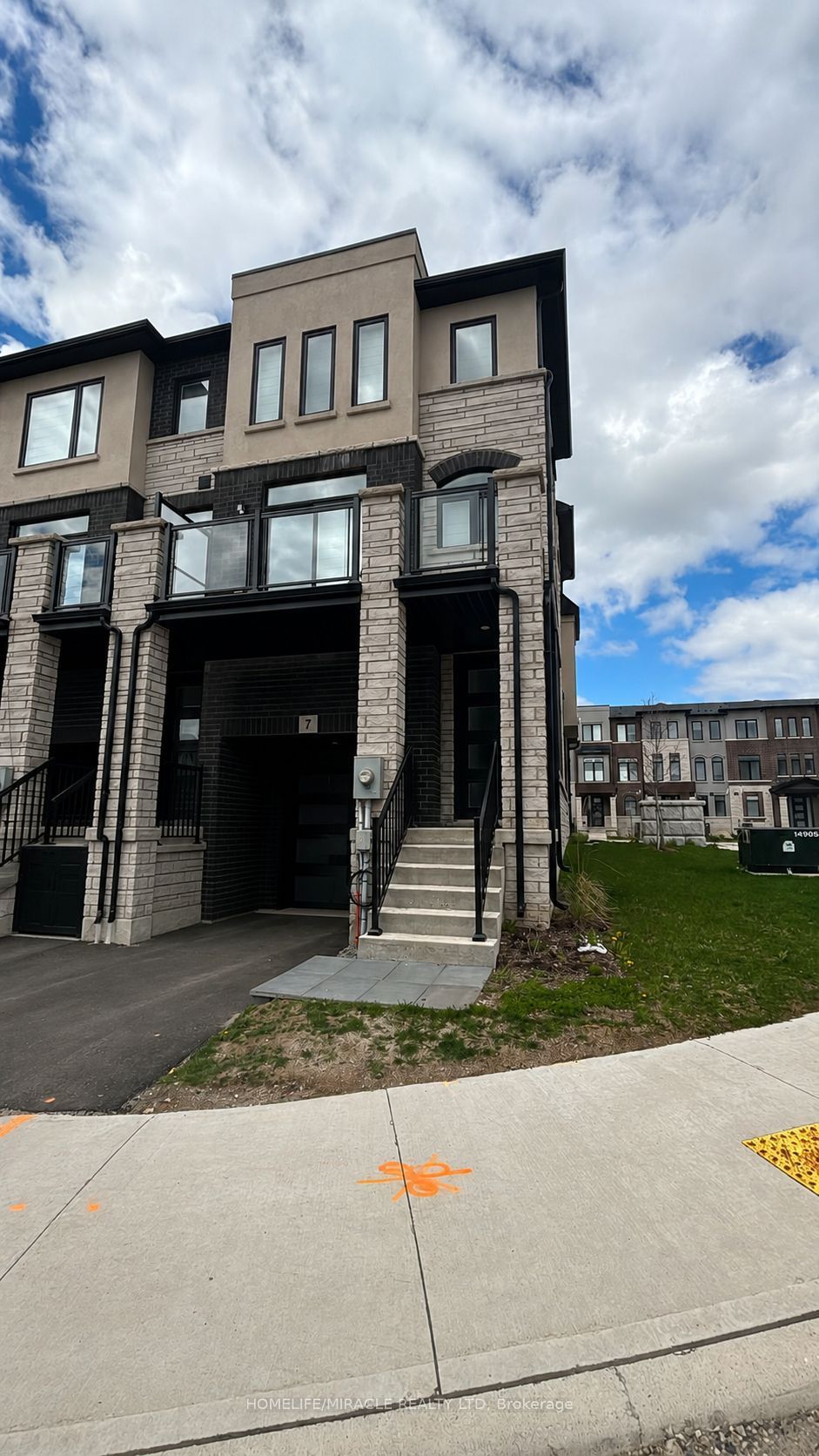 155 Equestrian Way 7, Cambridge, ON N3E 0E8
