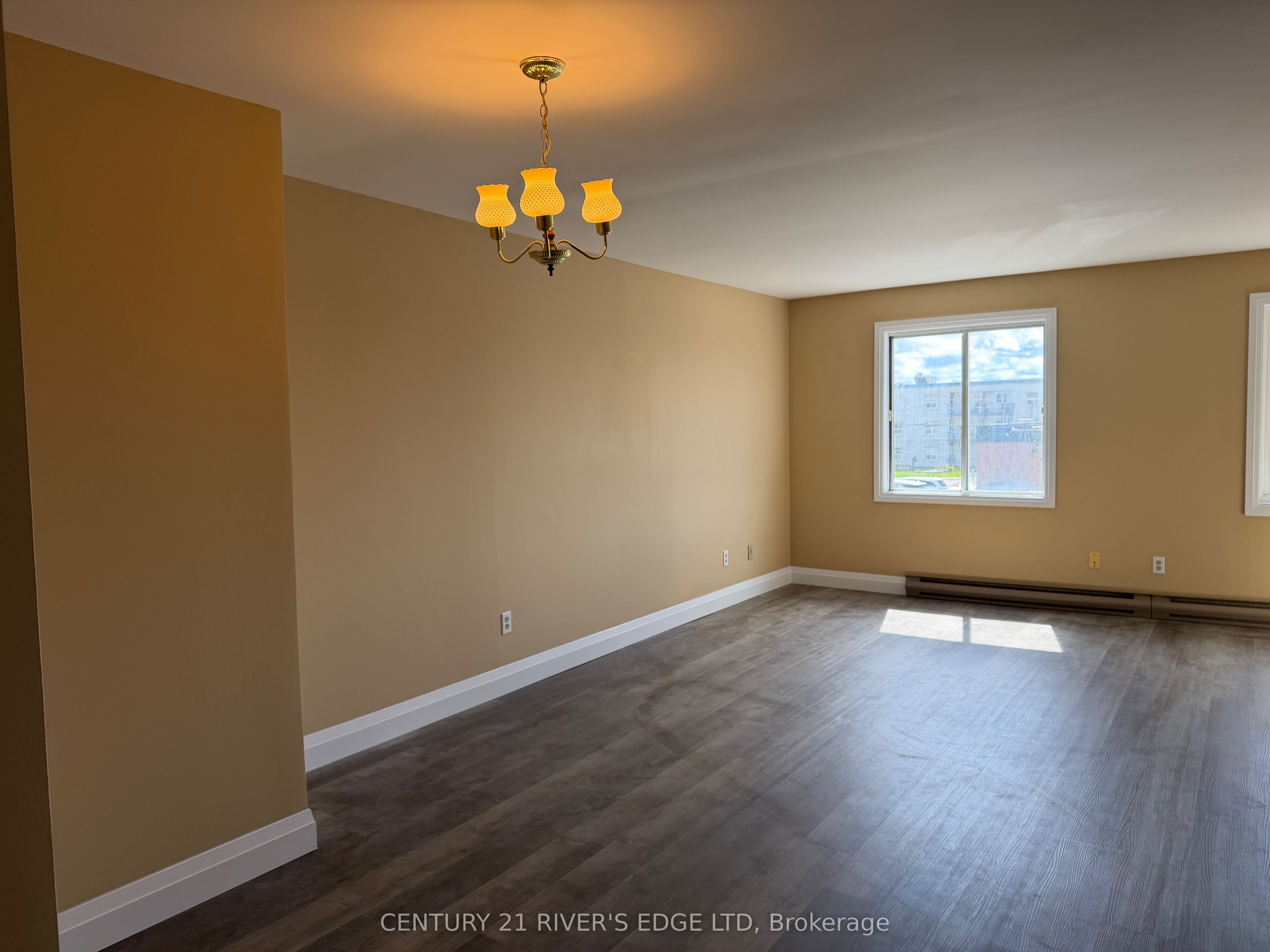 290/294 King Street W 4, Prescott, ON K0E 1T0 photo 2