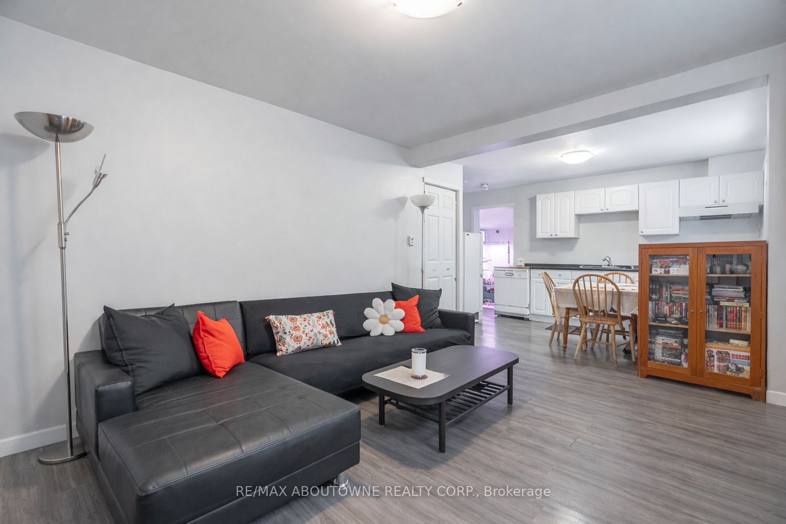 108 Queenston Street, St. Catharines, ON L2R 2Z3 photo 3