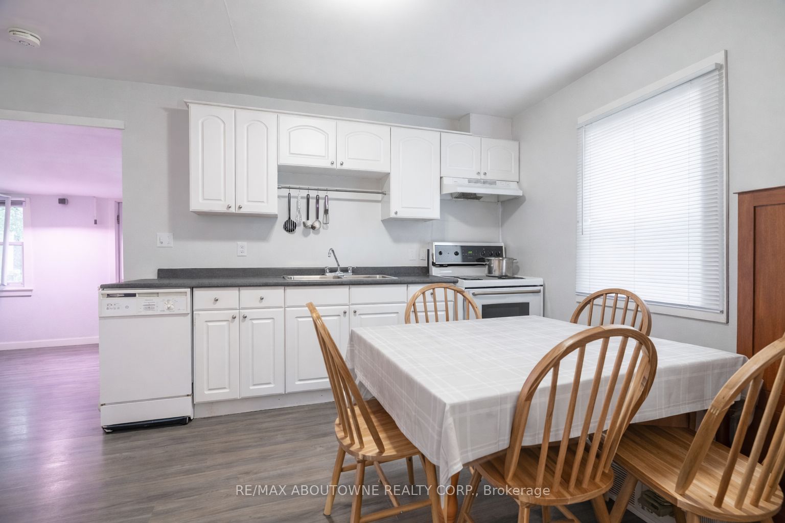 108 Queenston Street, St. Catharines, ON L2R 2Z3 photo 4