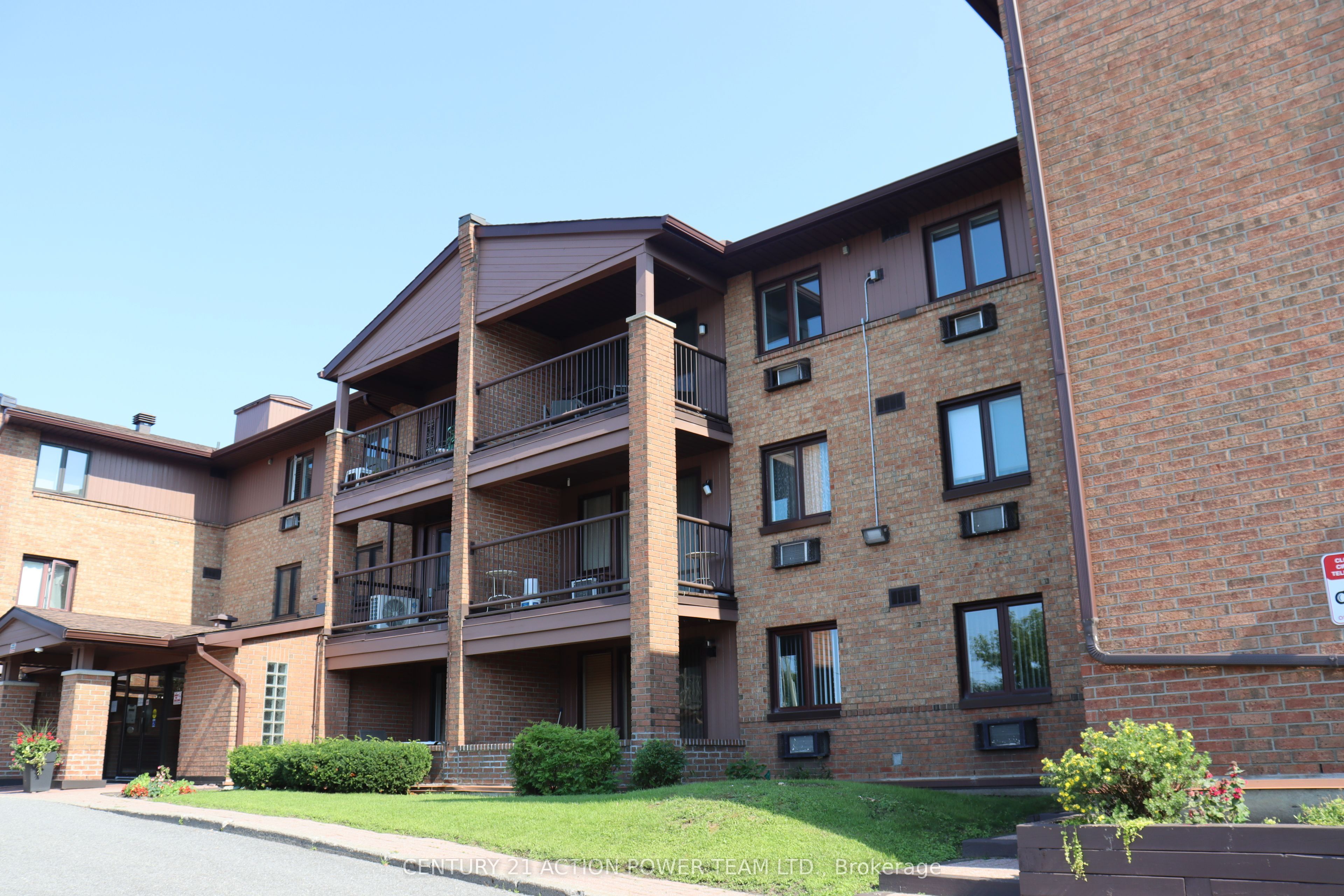 316 Savard Avenue 206, Vanier and Kingsview Park, ON K1L 7S2 photo 2