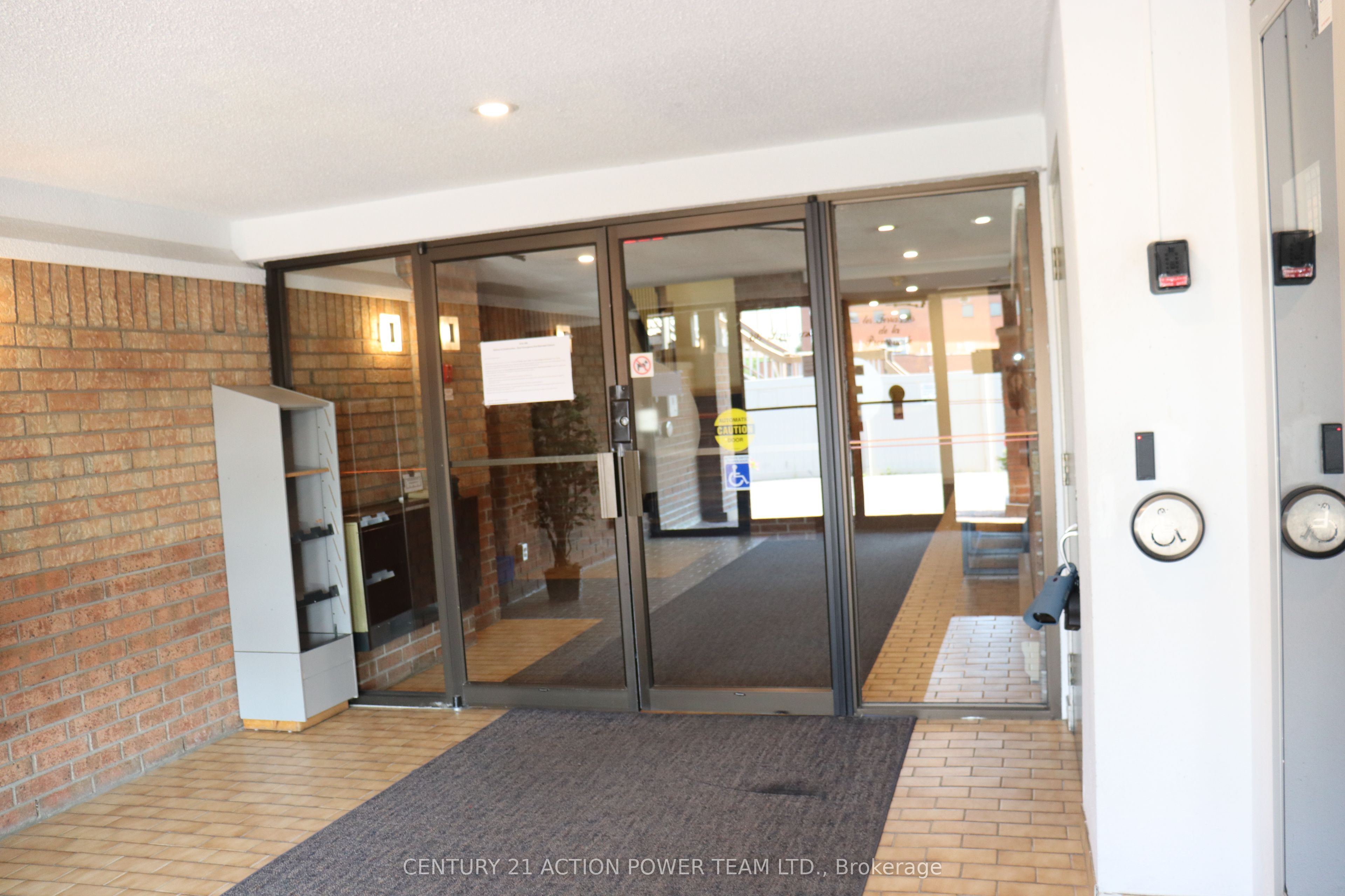 316 Savard Avenue 206, Vanier and Kingsview Park, ON K1L 7S2 photo 3