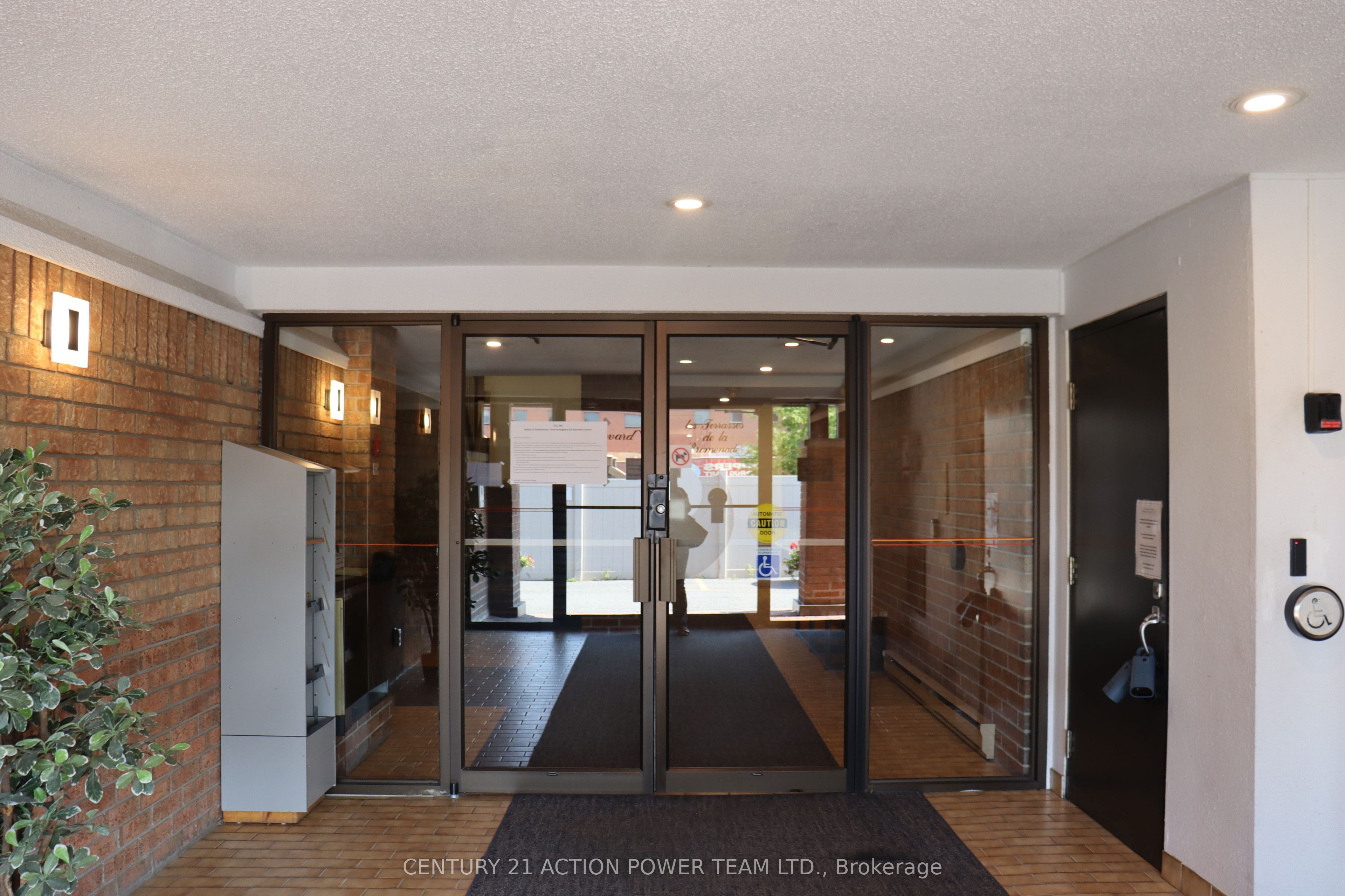 316 Savard Avenue 206, Vanier and Kingsview Park, ON K1L 7S2 photo 4