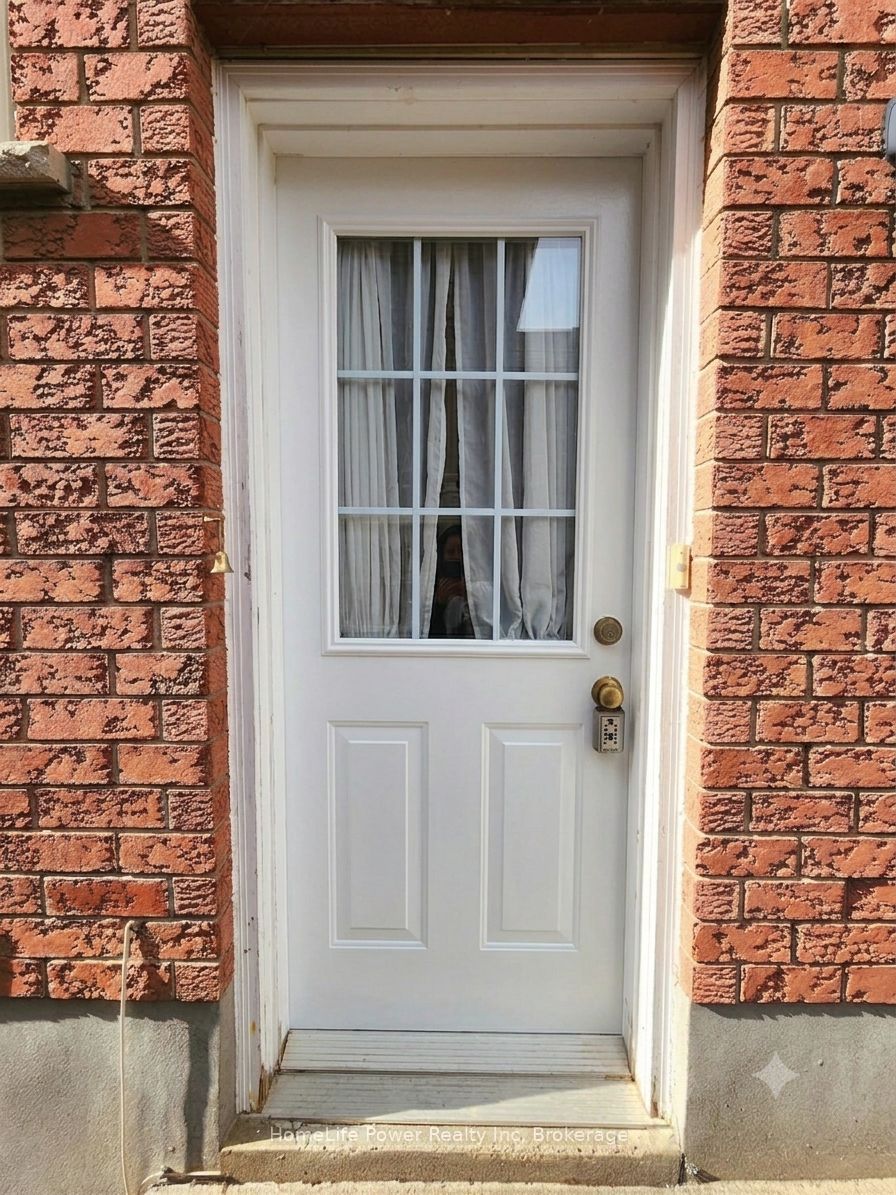 25 Gosling Gardens #B, Guelph, ON N1G 5J8 photo 3