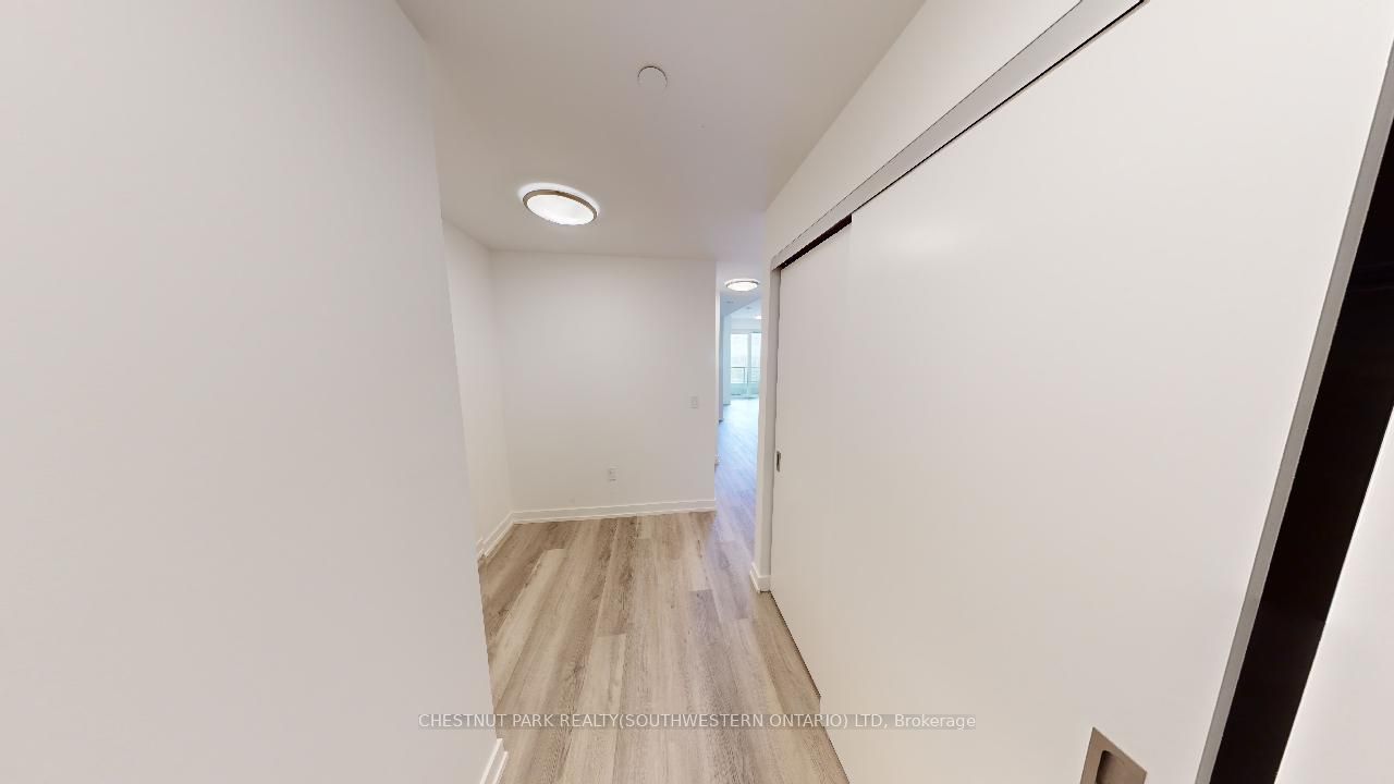 15 Wellington Street 1704, Kitchener, ON N2G 0E4 photo 4