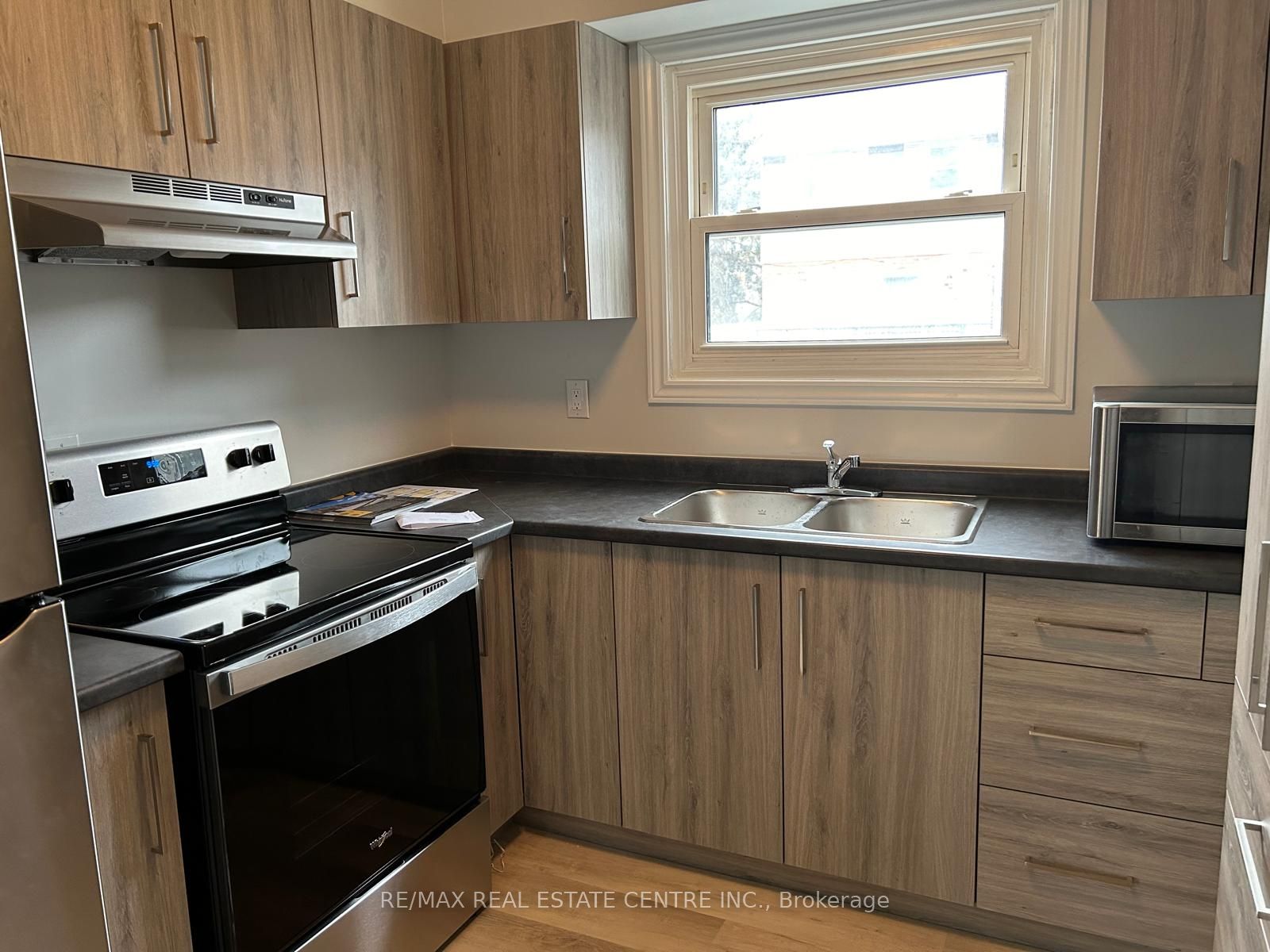 420 Pioneer Drive 3, Kitchener, ON N2P 1H6 photo 2