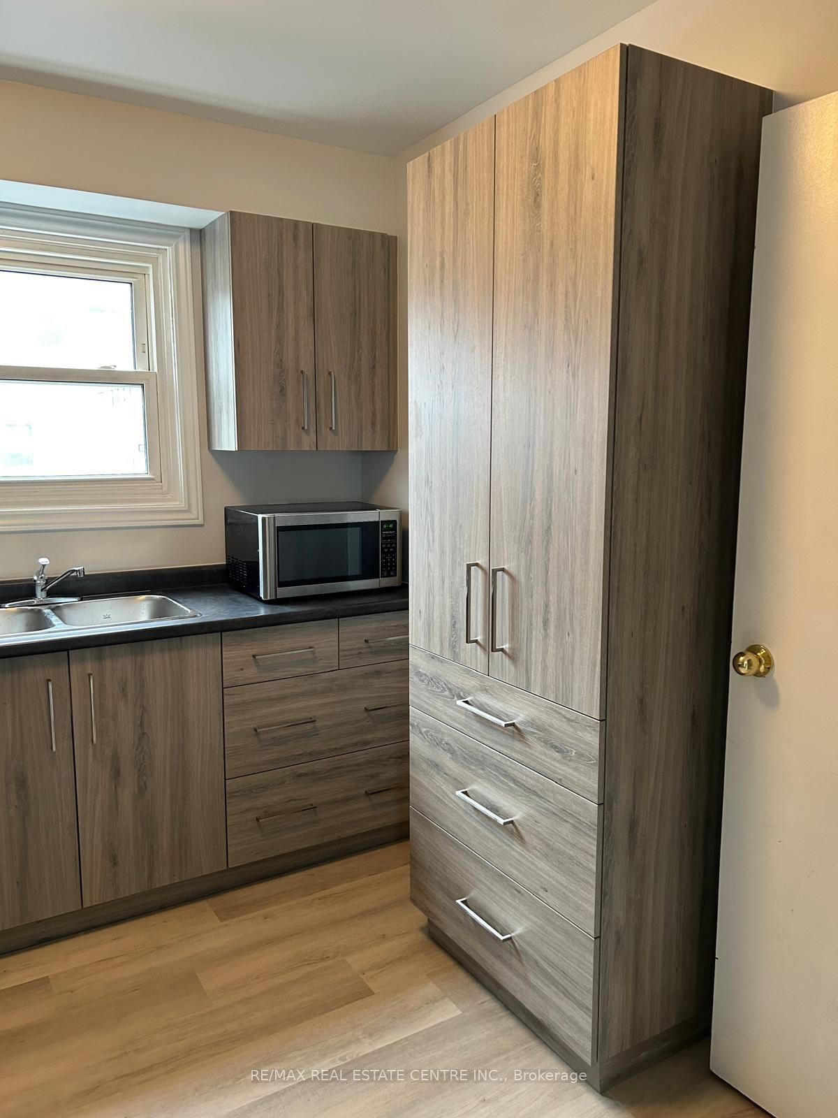 420 Pioneer Drive 3, Kitchener, ON N2P 1H6 photo 3