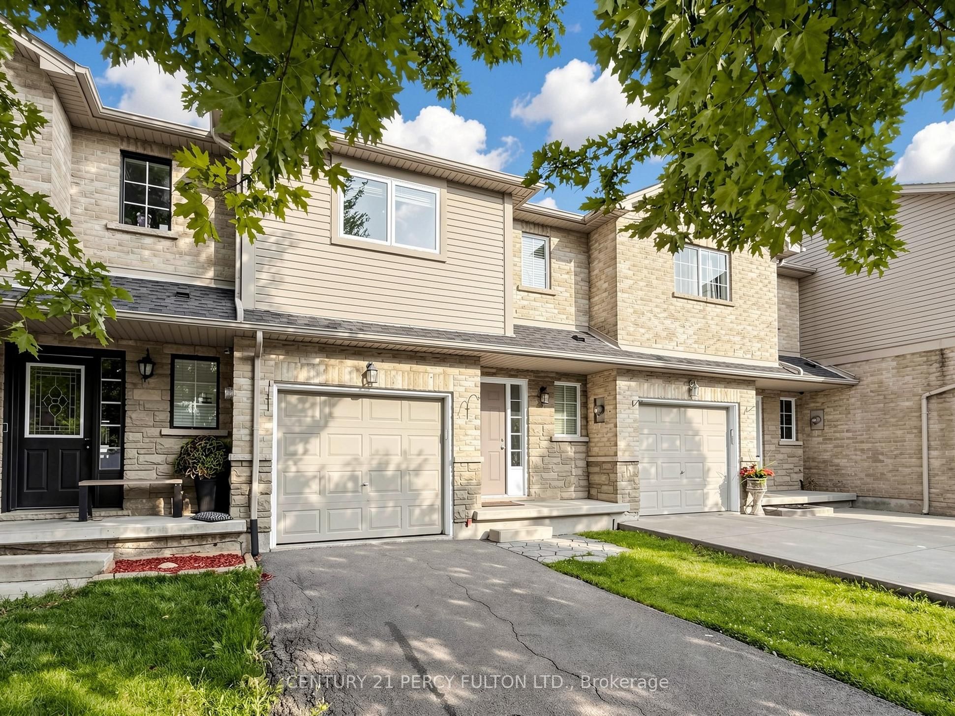 229 Dicenzo Drive, Hamilton, ON L9B 2X7 photo 2