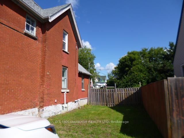 305 Cameron Street, Thunder Bay, ON P7C 2H1 photo 2