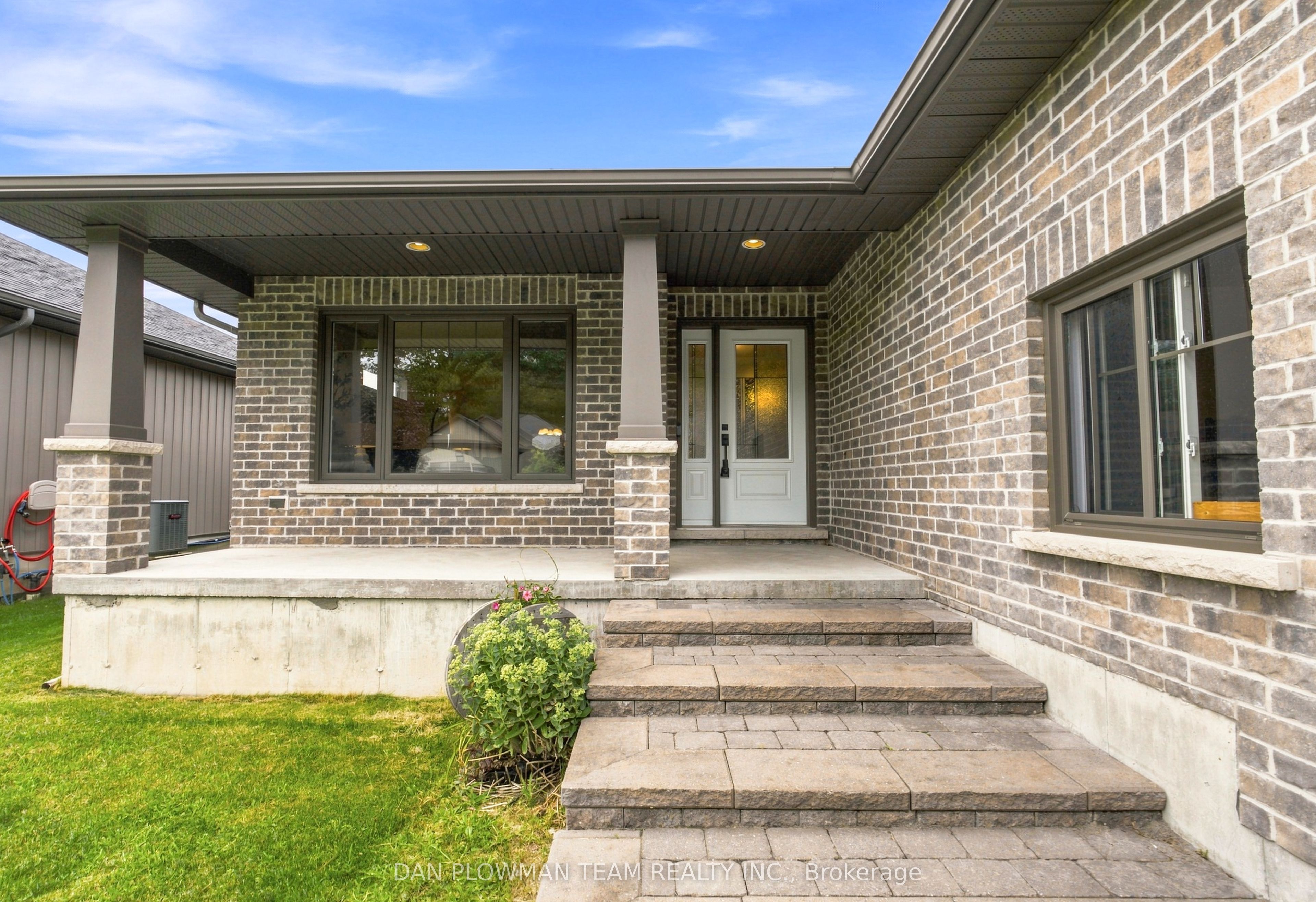 26 Autumn Grove, Quinte West, ON K8V 0G8 photo 2
