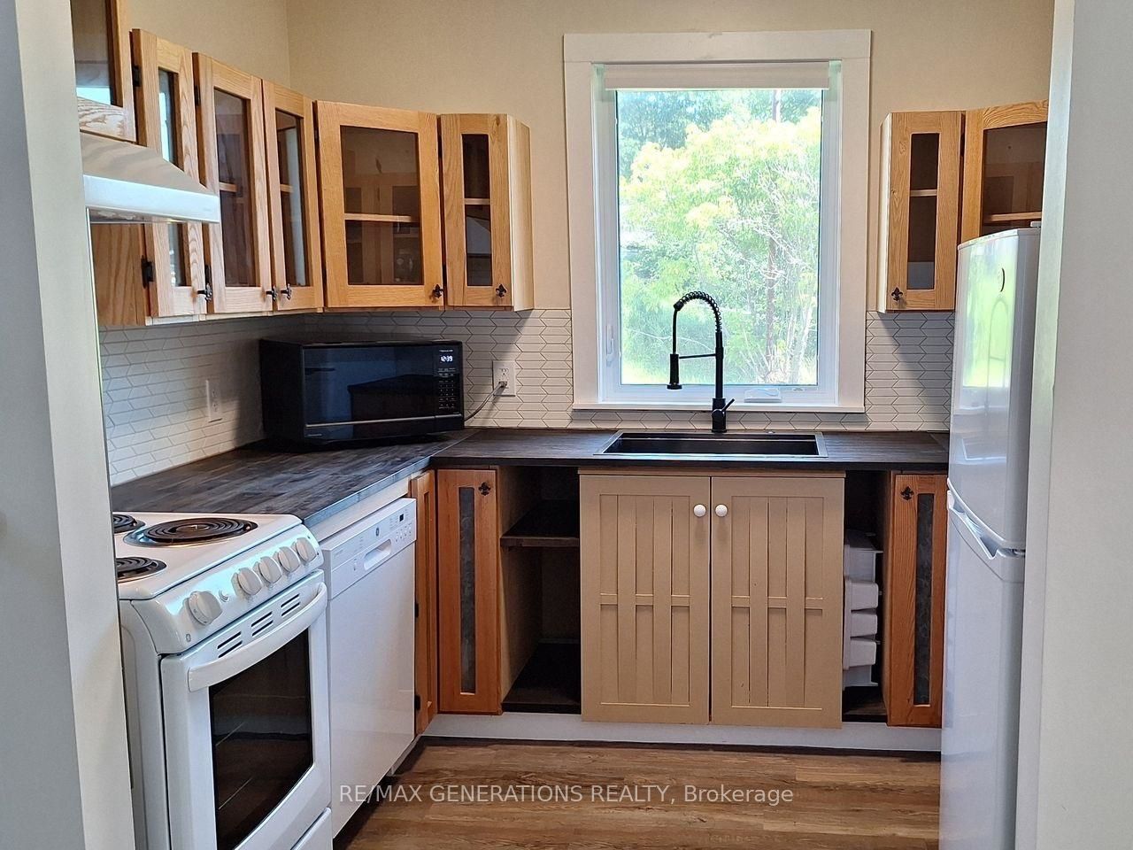 15 Ross Avenue, Marathon, ON P0T 2E0 photo 2