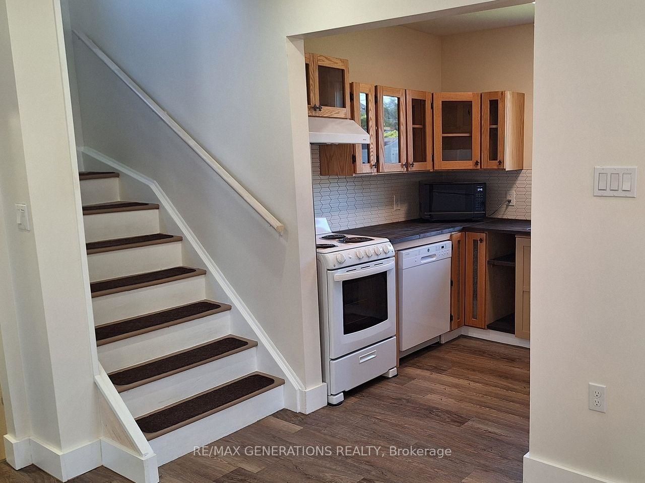 15 Ross Avenue, Marathon, ON P0T 2E0 photo 3