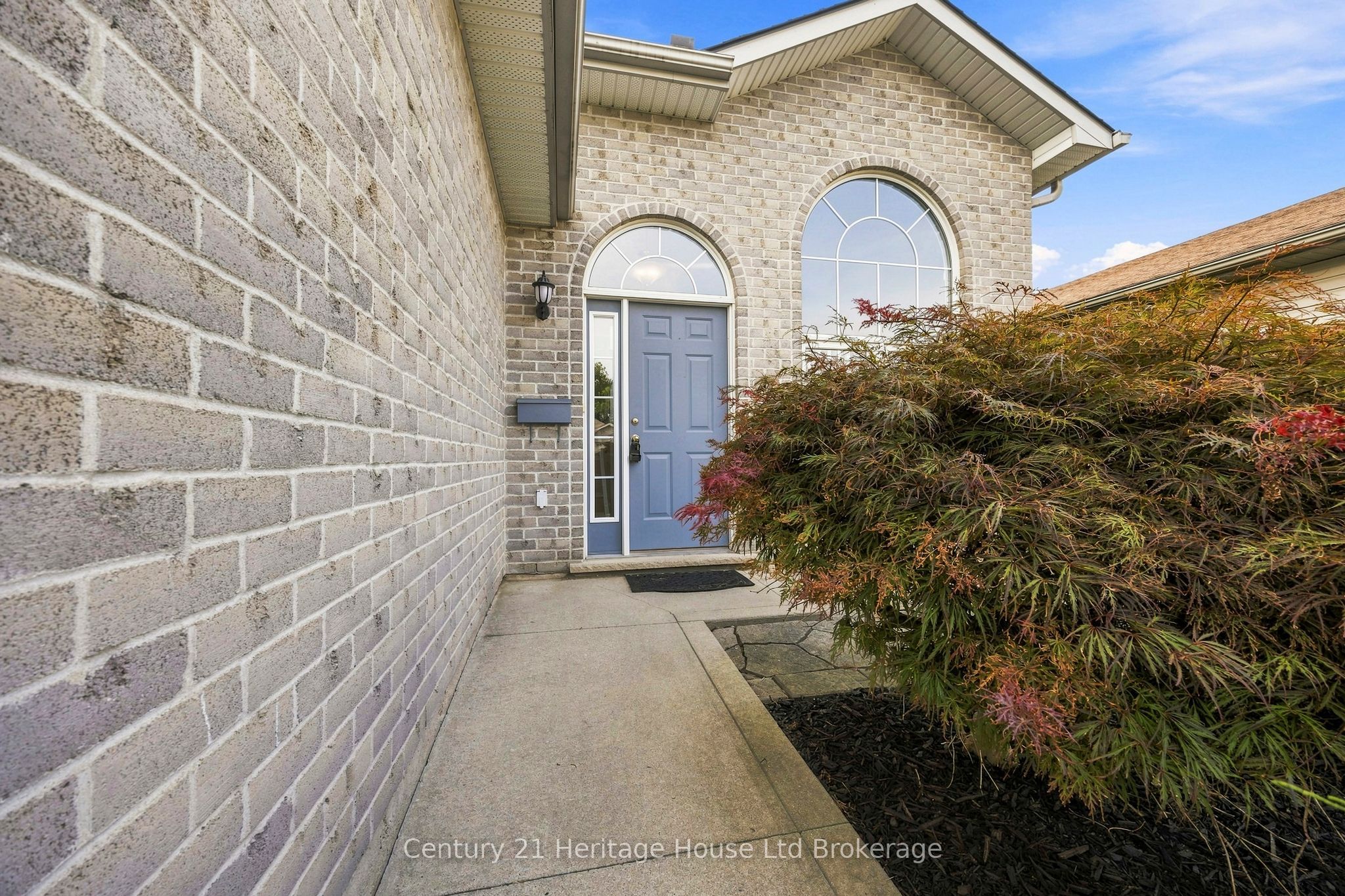 16 Herford Street, Tillsonburg, ON N4G 4V2 photo 2