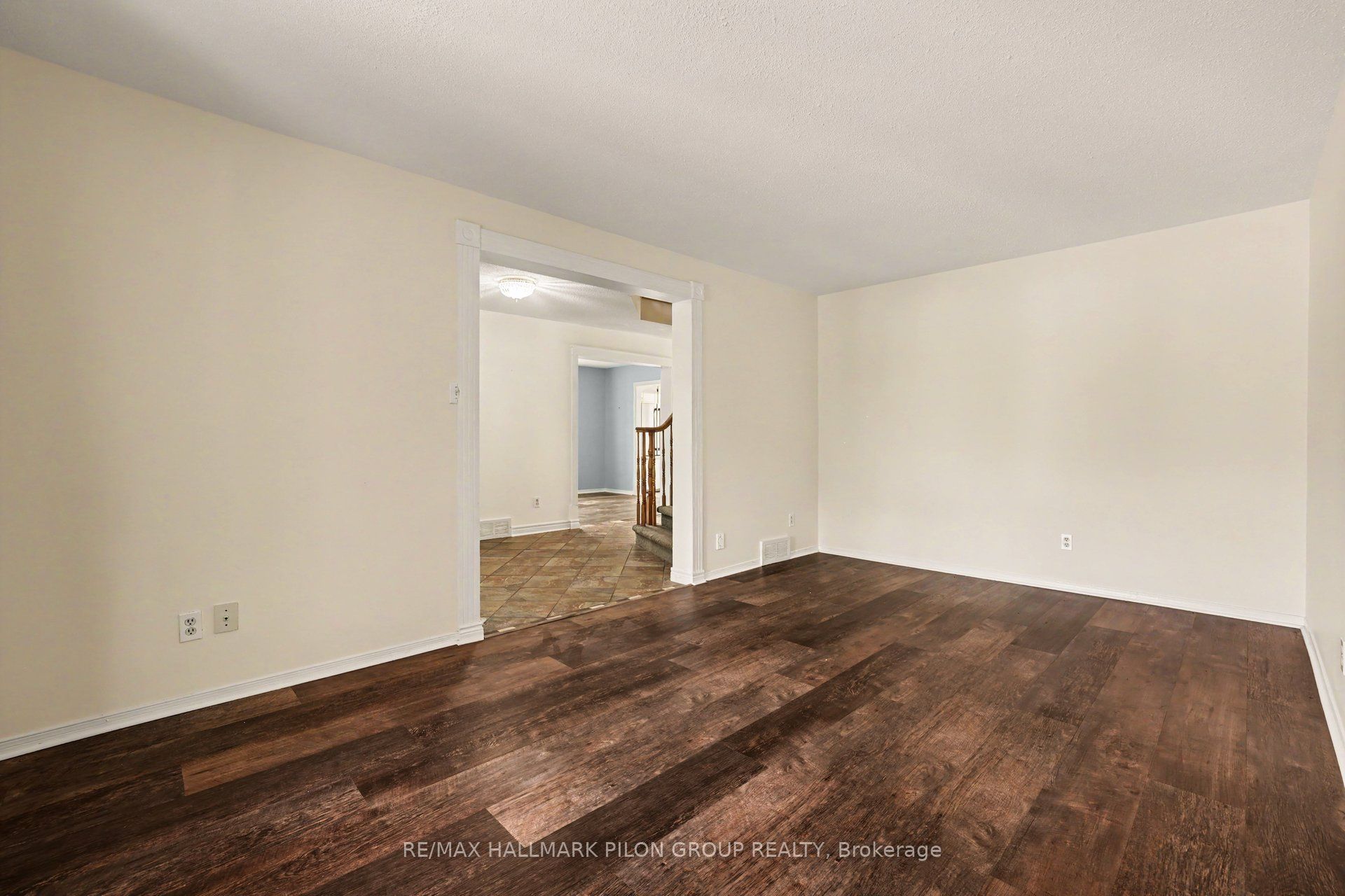 182 Twyford Street, Hunt Club - Windsor Park Village and Area, ON K1V 0V8 photo 4