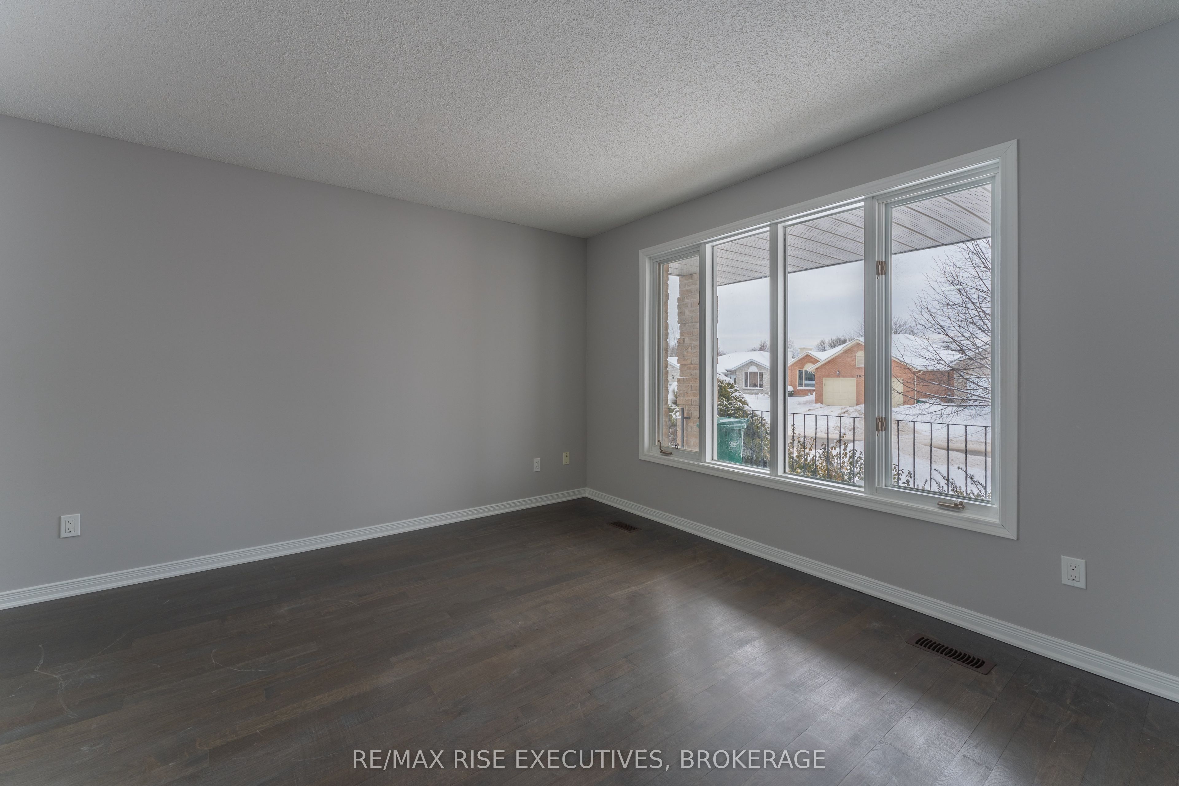 312 Waterloo Drive 1, Kingston, ON K7M 8P3 photo 3