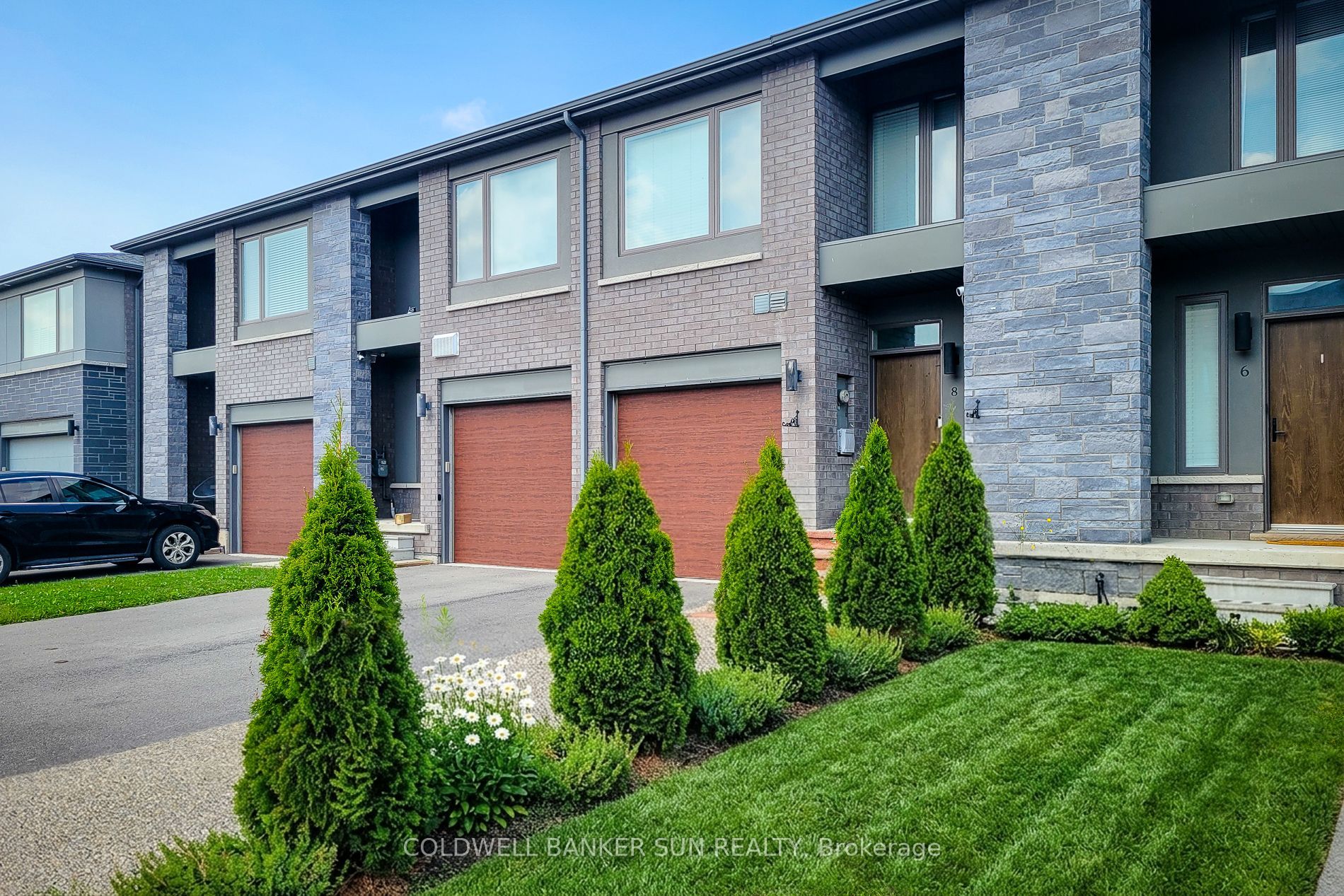 8 Bedrock Drive, Hamilton, ON L8J 0K6 photo 2