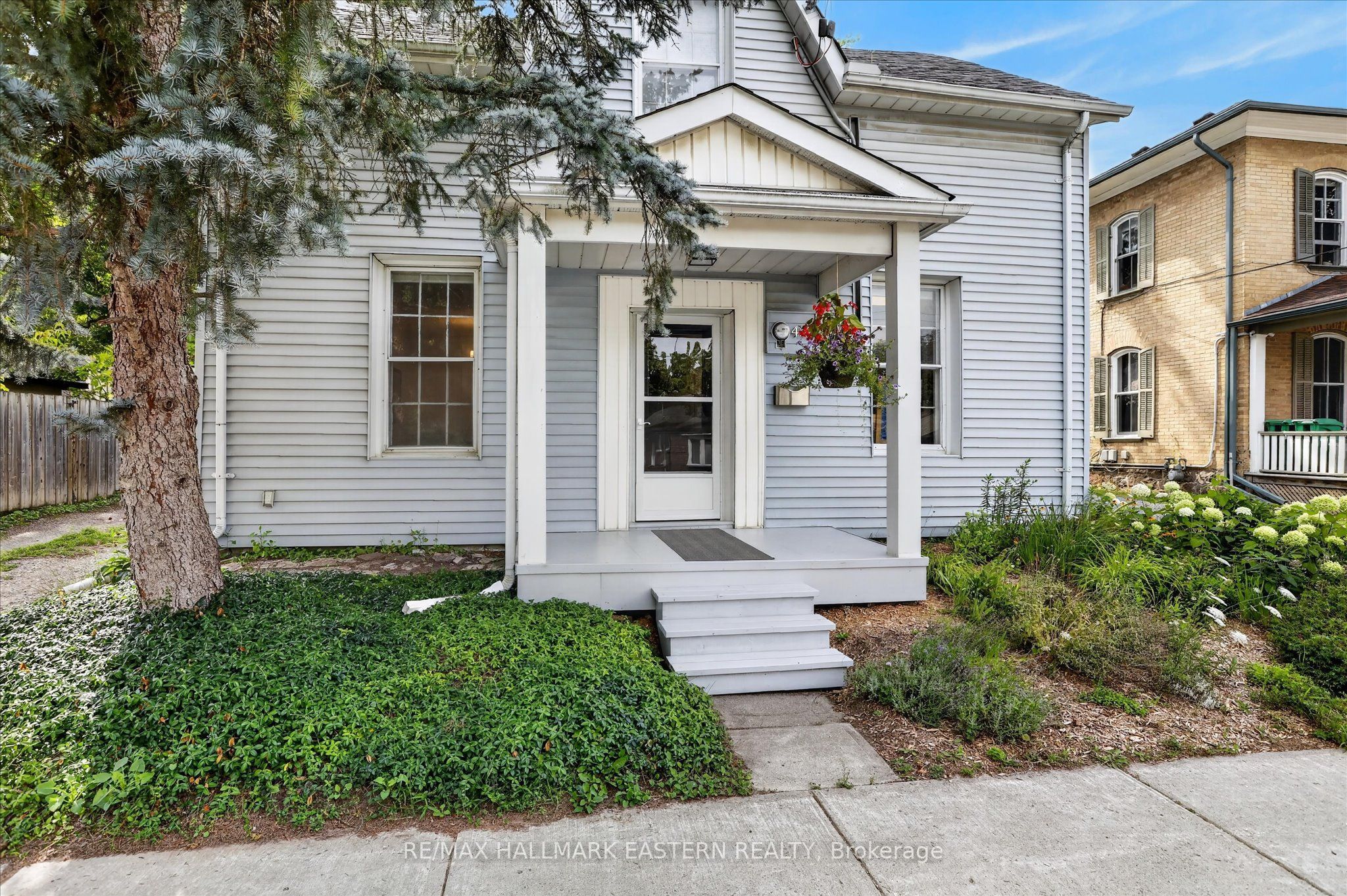 451 Stewart Street, Peterborough, ON K9H 4B4 photo 2