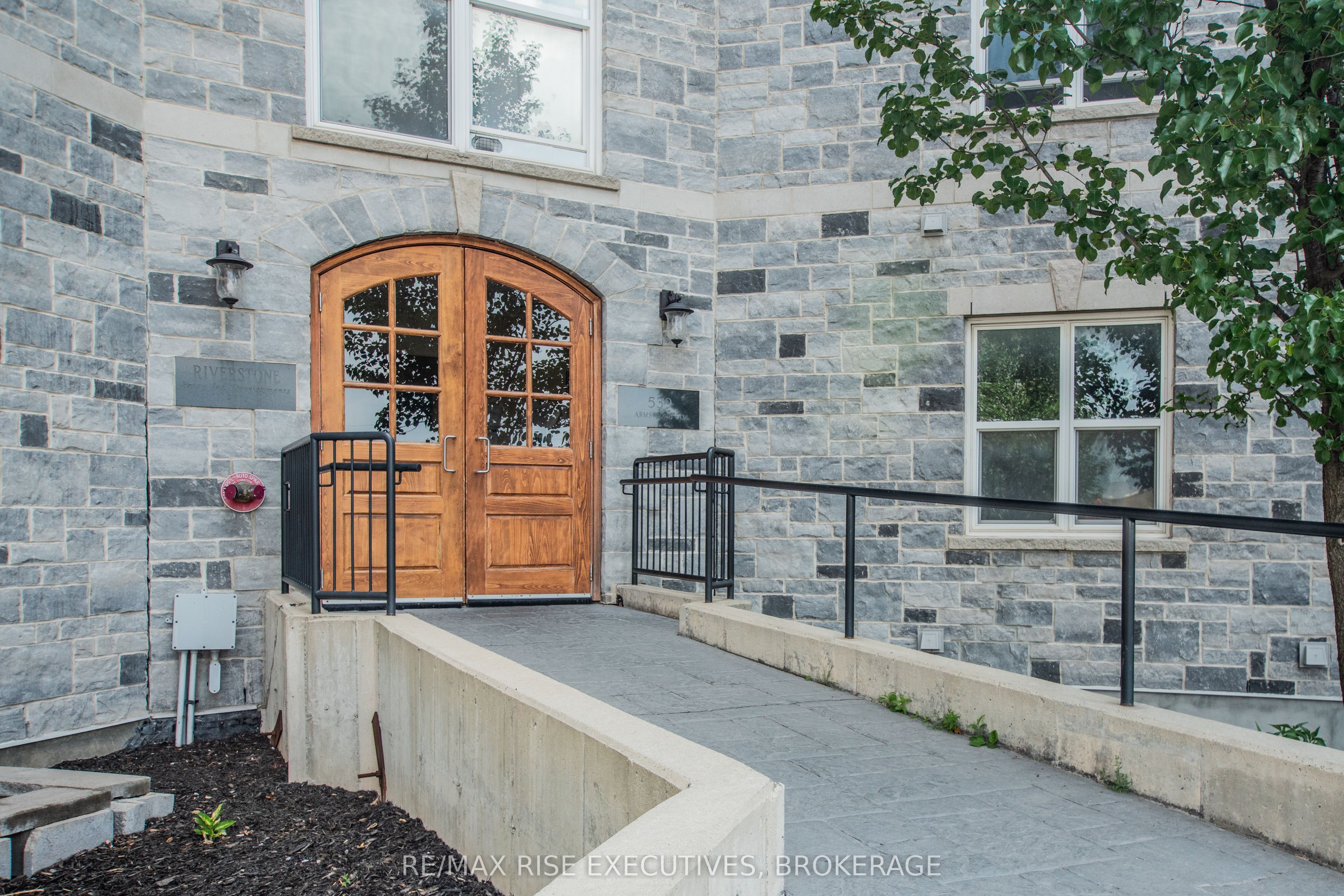 539 Armstrong Road 515, Kingston, ON K7M 0C6 photo 3