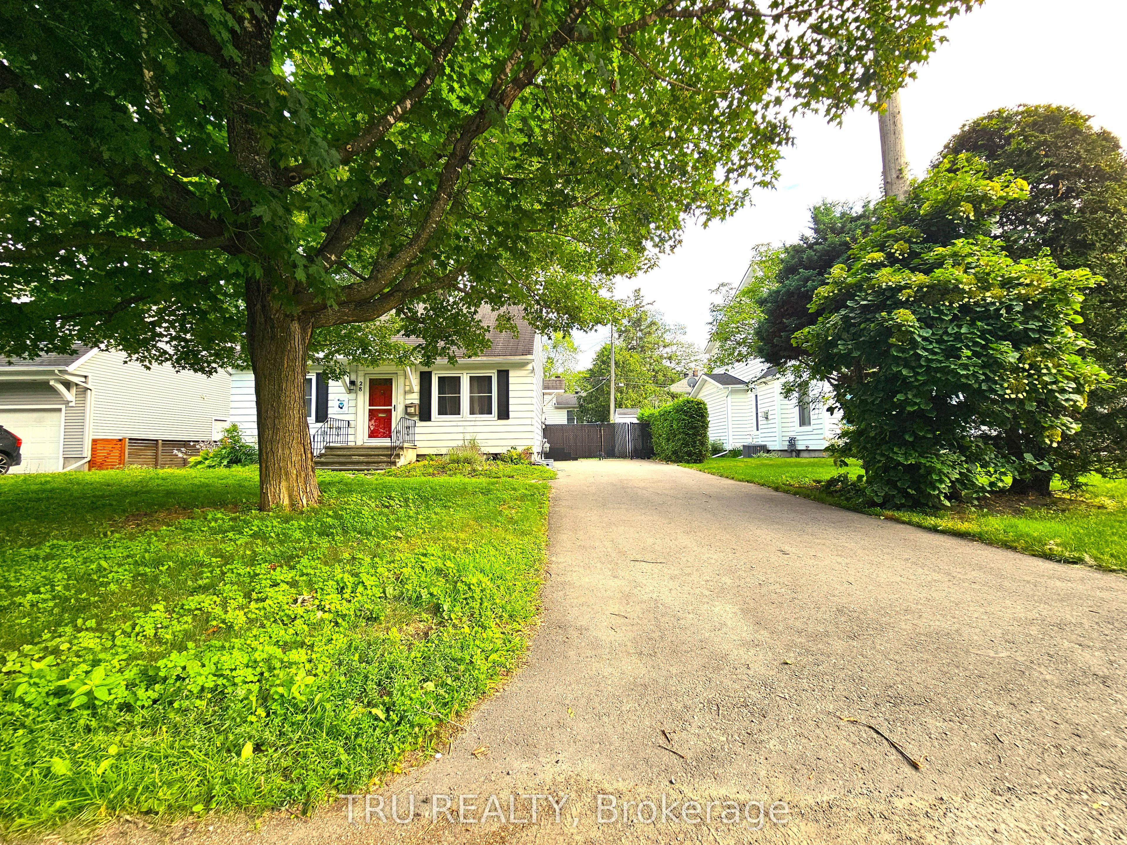 28 Arundel Avenue, Manor Park - Cardinal Glen and Area, ON K1K 0B6 photo 3