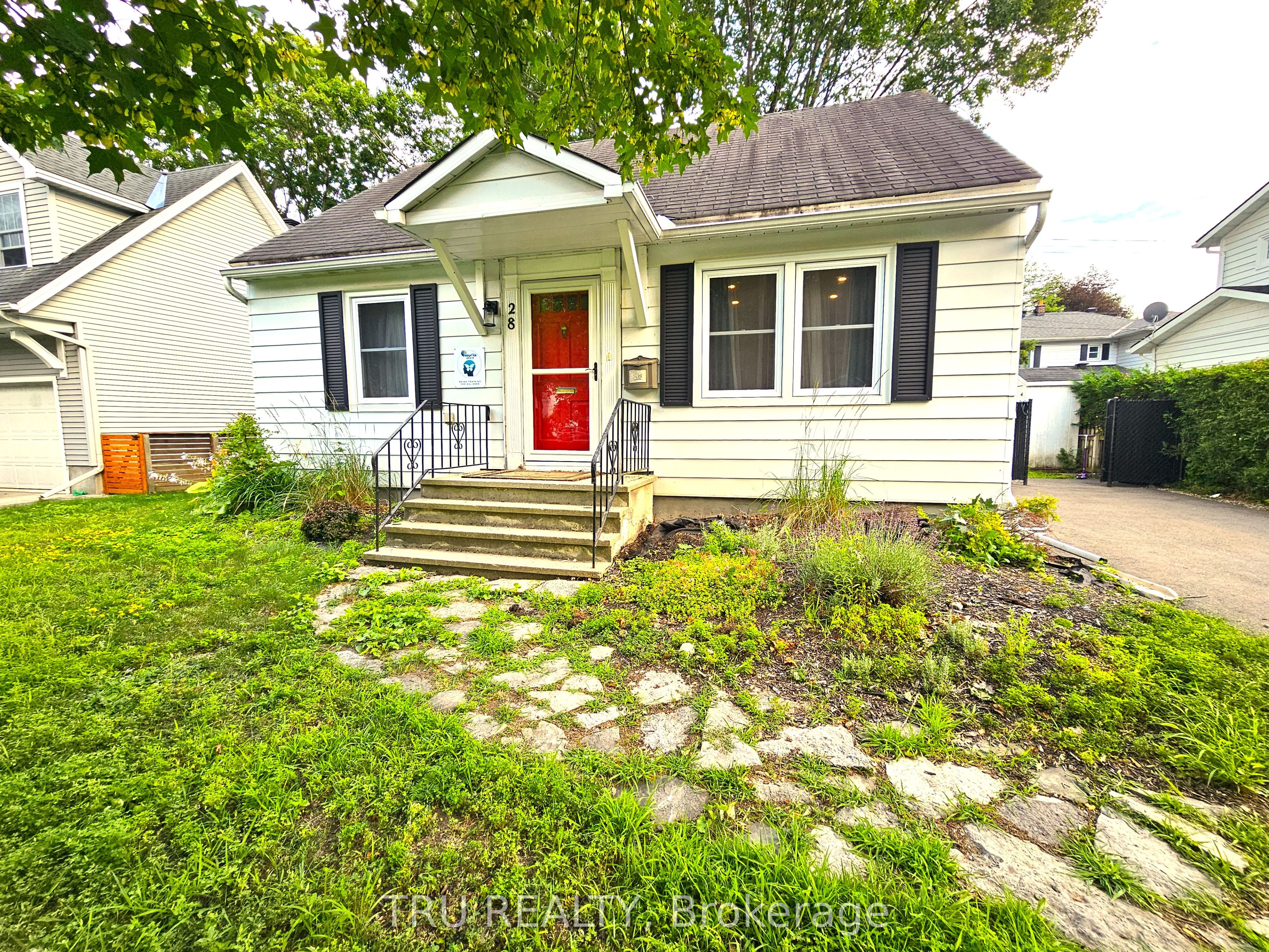 28 Arundel Avenue, Manor Park - Cardinal Glen and Area, ON K1K 0B6 photo 4