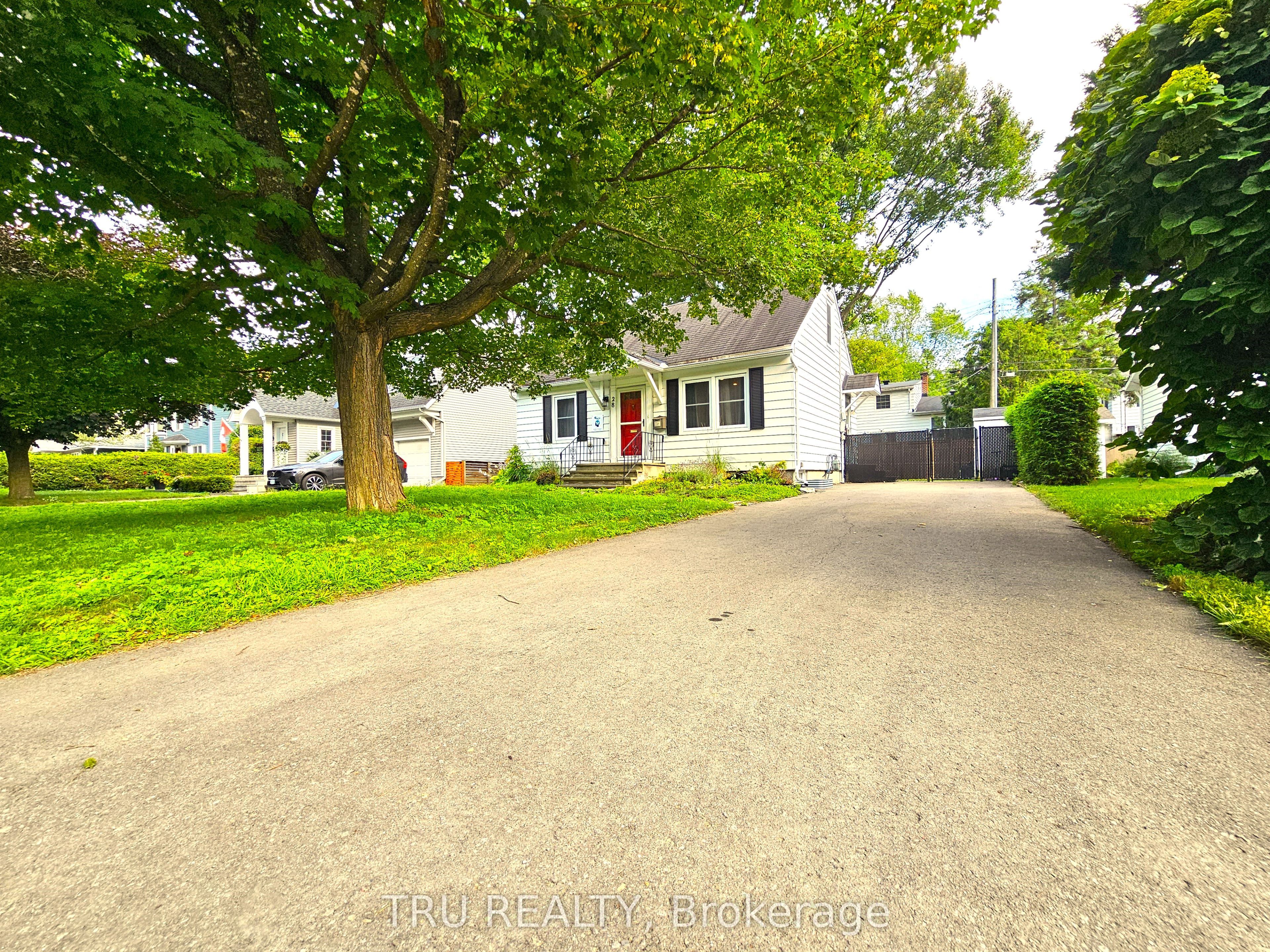 28 Arundel Avenue, Manor Park - Cardinal Glen and Area, ON K1K 0B6 photo 5