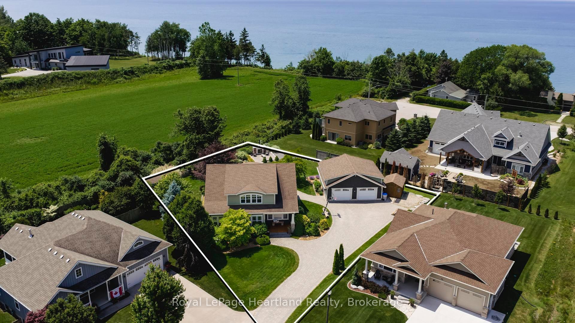 24 THIMBLEWEED Drive, Bluewater, ON N0M 1G0 photo 2