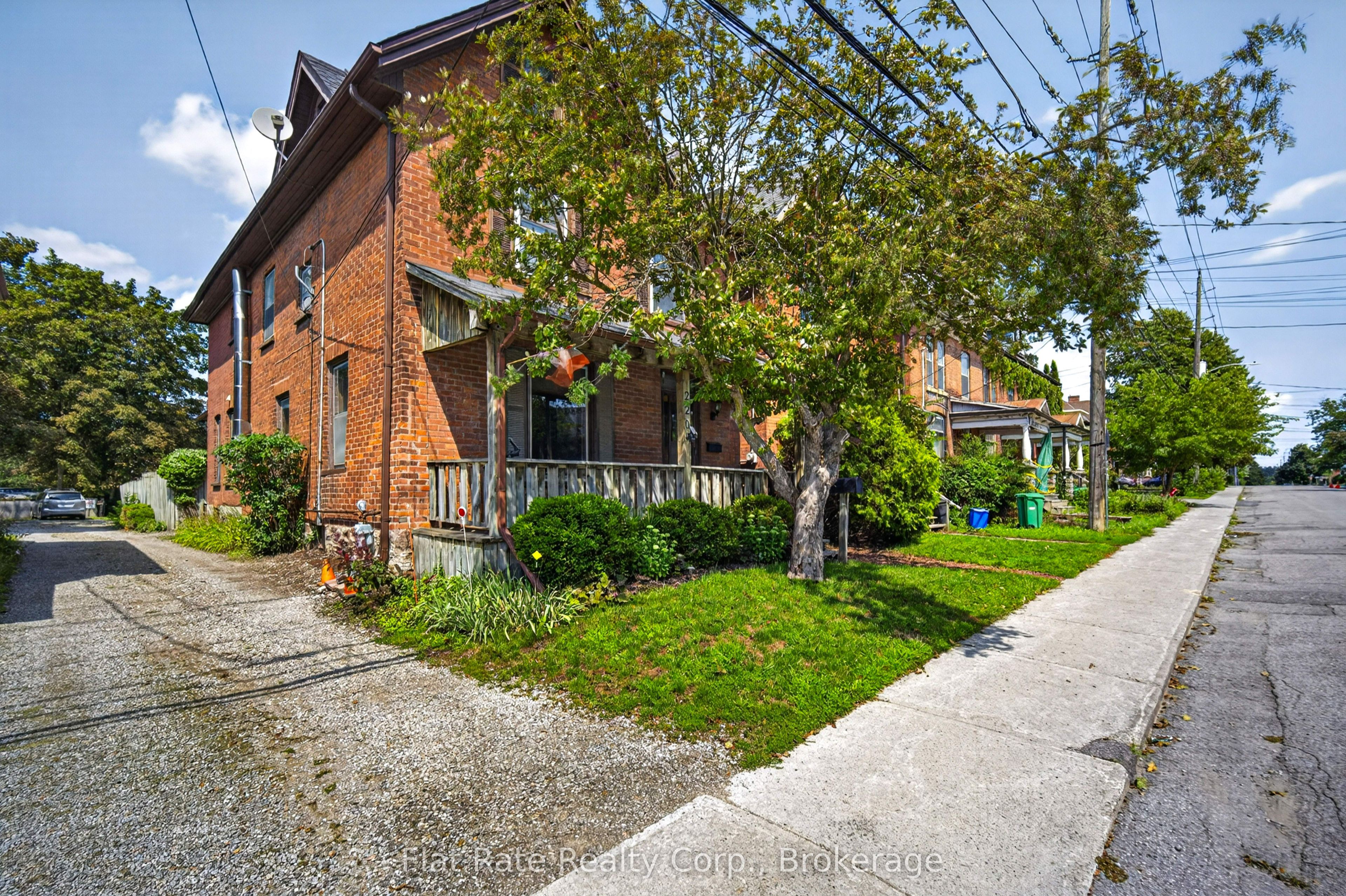 220 LONDON Street, Peterborough, ON K9H 2Y9 photo 2